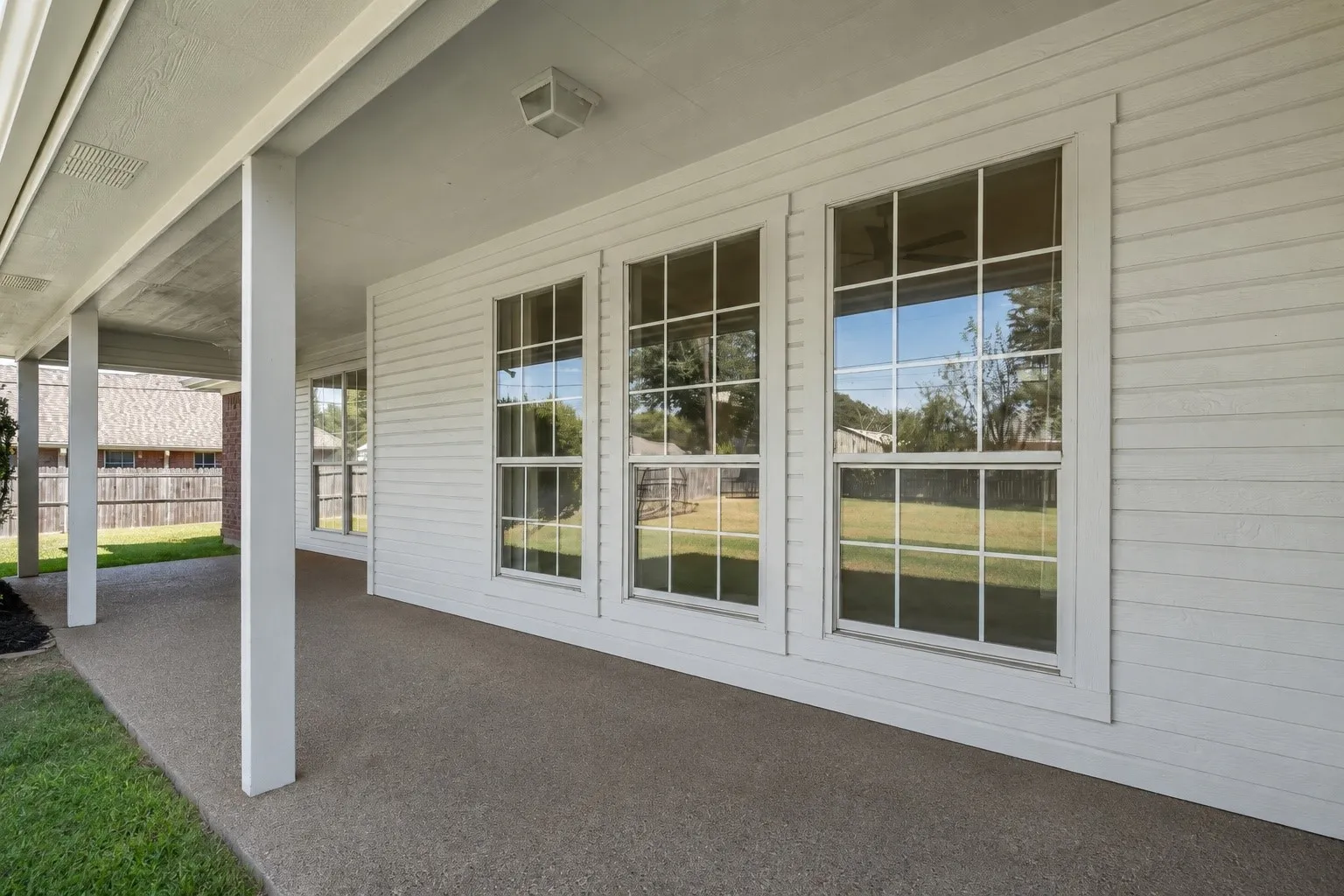 Single Family Residence For Sale in Mc Lennan County , 325 Fannin Drive, Hewitt, Texas 76643, 3 Bedroom, 2 Bathroom, 2 Garage spaces, 1,679 Sqft, built in 1997, mls#21366684, Real Estate Agent in Hewitt, Homes For Sale in Mc Lennan county, Homes For Sale in Hewitt, Realtor in Hewitt Texas, Real Estate Brokerage Independent Realty Texas, Luminita Cordes Realtor