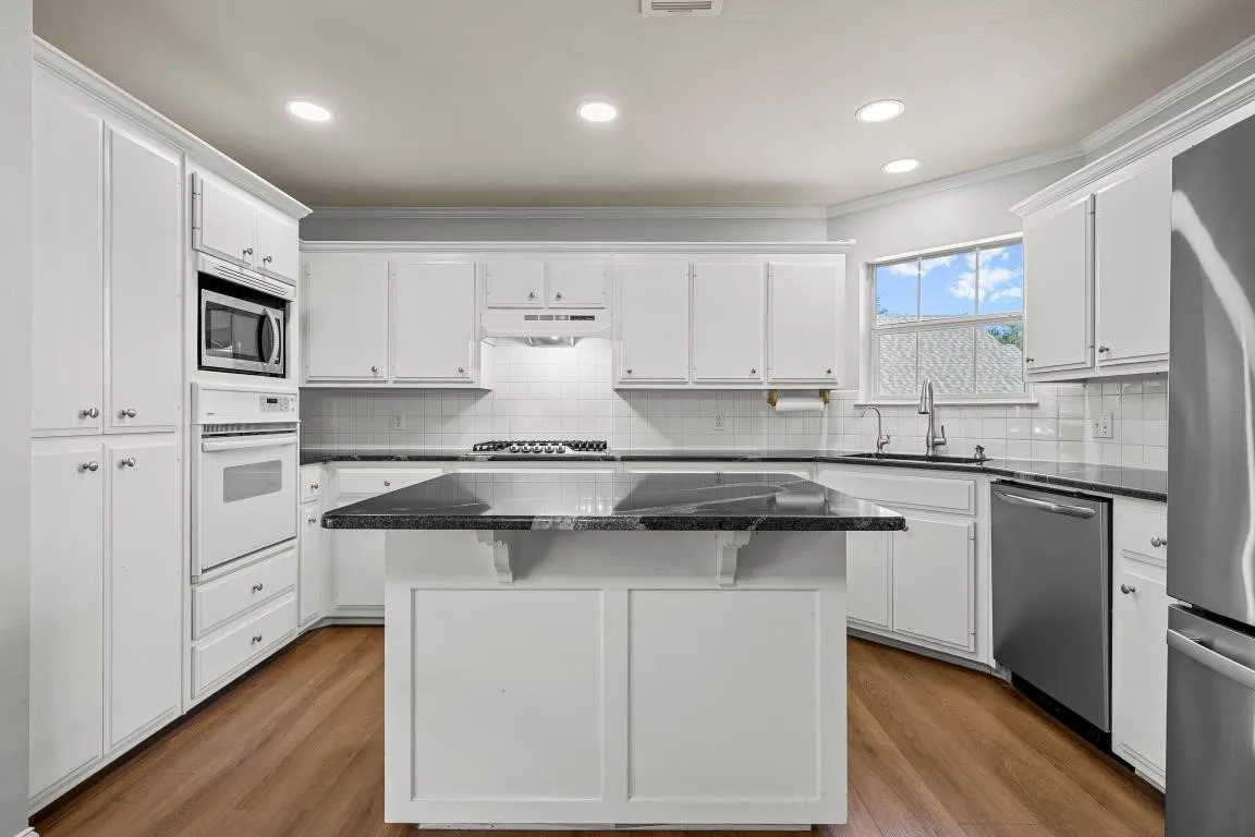 Single Family Residence For Sale in Mc Lennan County , 325 Fannin Drive, Hewitt, Texas 76643, 3 Bedroom, 2 Bathroom, 2 Garage spaces, 1,679 Sqft, built in 1997, mls#21366684, Real Estate Agent in Hewitt, Homes For Sale in Mc Lennan county, Homes For Sale in Hewitt, Realtor in Hewitt Texas, Real Estate Brokerage Independent Realty Texas, Luminita Cordes Realtor