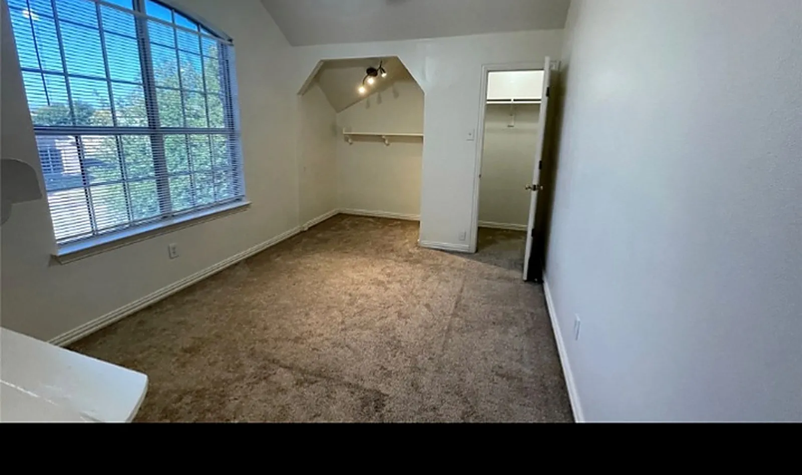 Single Family Residence For Sale in Dallas County , 720 Candle Meadow Boulevard, De Soto, Texas 75115, 4 Bedroom, 3 Bathroom, 2 Garage spaces, 3,059 Sqft, built in 2004, mls#21367061, Real Estate Agent in De Soto, Homes For Sale in Dallas county, Homes For Sale in De Soto, Realtor in De Soto Texas, Real Estate Brokerage Independent Realty Texas, Luminita Cordes Realtor