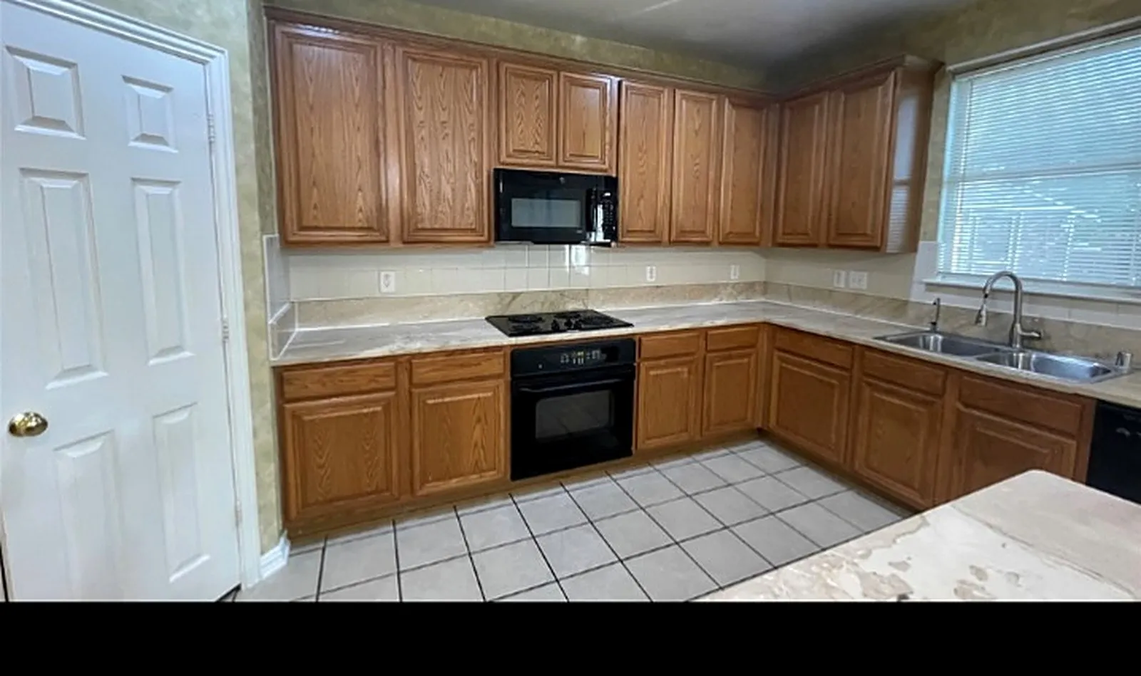Single Family Residence For Sale in Dallas County , 720 Candle Meadow Boulevard, De Soto, Texas 75115, 4 Bedroom, 3 Bathroom, 2 Garage spaces, 3,059 Sqft, built in 2004, mls#21367061, Real Estate Agent in De Soto, Homes For Sale in Dallas county, Homes For Sale in De Soto, Realtor in De Soto Texas, Real Estate Brokerage Independent Realty Texas, Luminita Cordes Realtor