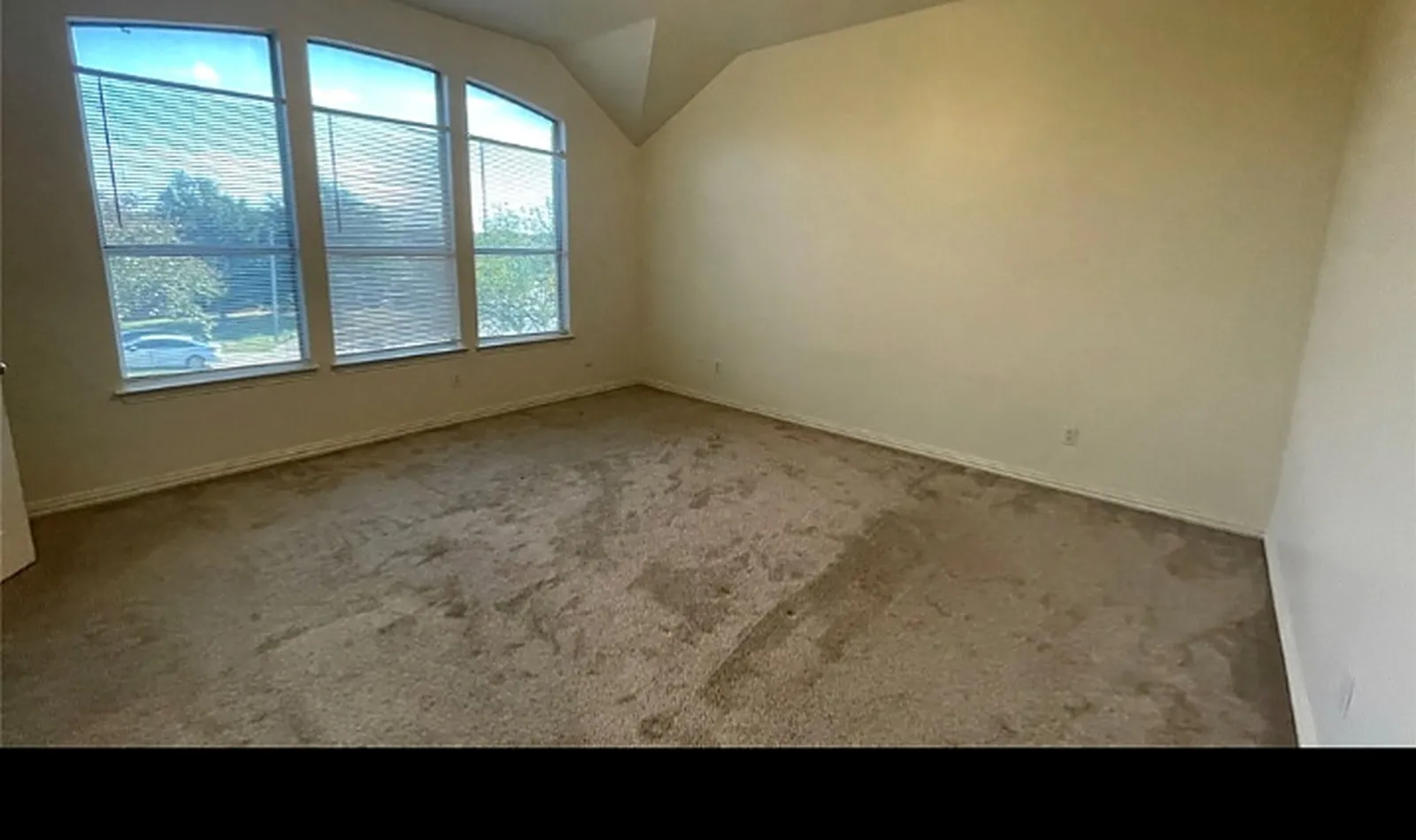 Single Family Residence For Sale in Dallas County , 720 Candle Meadow Boulevard, De Soto, Texas 75115, 4 Bedroom, 3 Bathroom, 2 Garage spaces, 3,059 Sqft, built in 2004, mls#21367061, Real Estate Agent in De Soto, Homes For Sale in Dallas county, Homes For Sale in De Soto, Realtor in De Soto Texas, Real Estate Brokerage Independent Realty Texas, Luminita Cordes Realtor