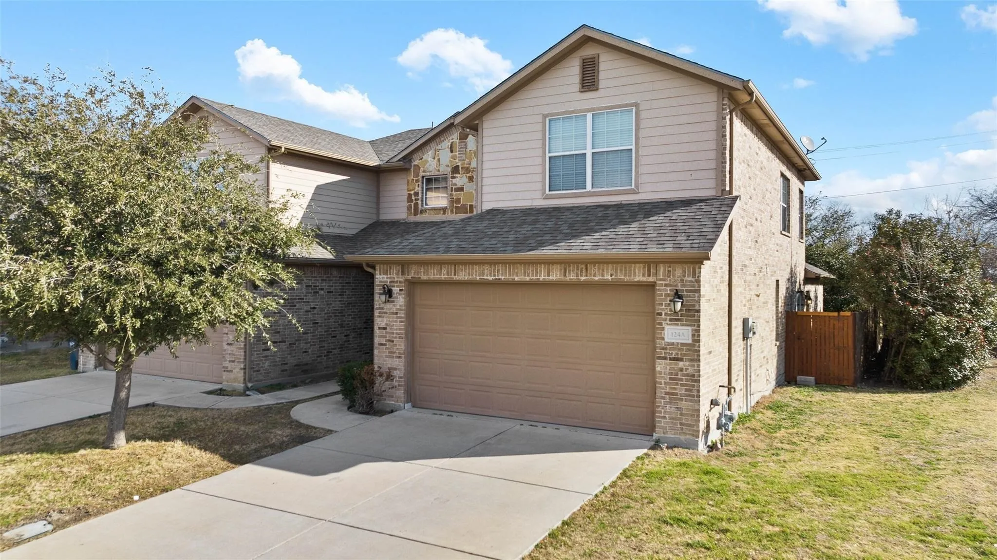 Duplex For Rent in Denton County , 124 Castleridge Drive A, Little Elm, Texas 75068, 4 Bedroom, 3 Bathroom, 2 Garage spaces, 1,832 Sqft, built in 2008, Price $2,195, mls#21367082, Real Estate Agent in Little Elm, Homes For Rent in Denton county, Homes For Rent in Little Elm, Realtor in Little Elm Texas, Real Estate Brokerage Independent Realty Texas, Luminita Cordes Realtor
