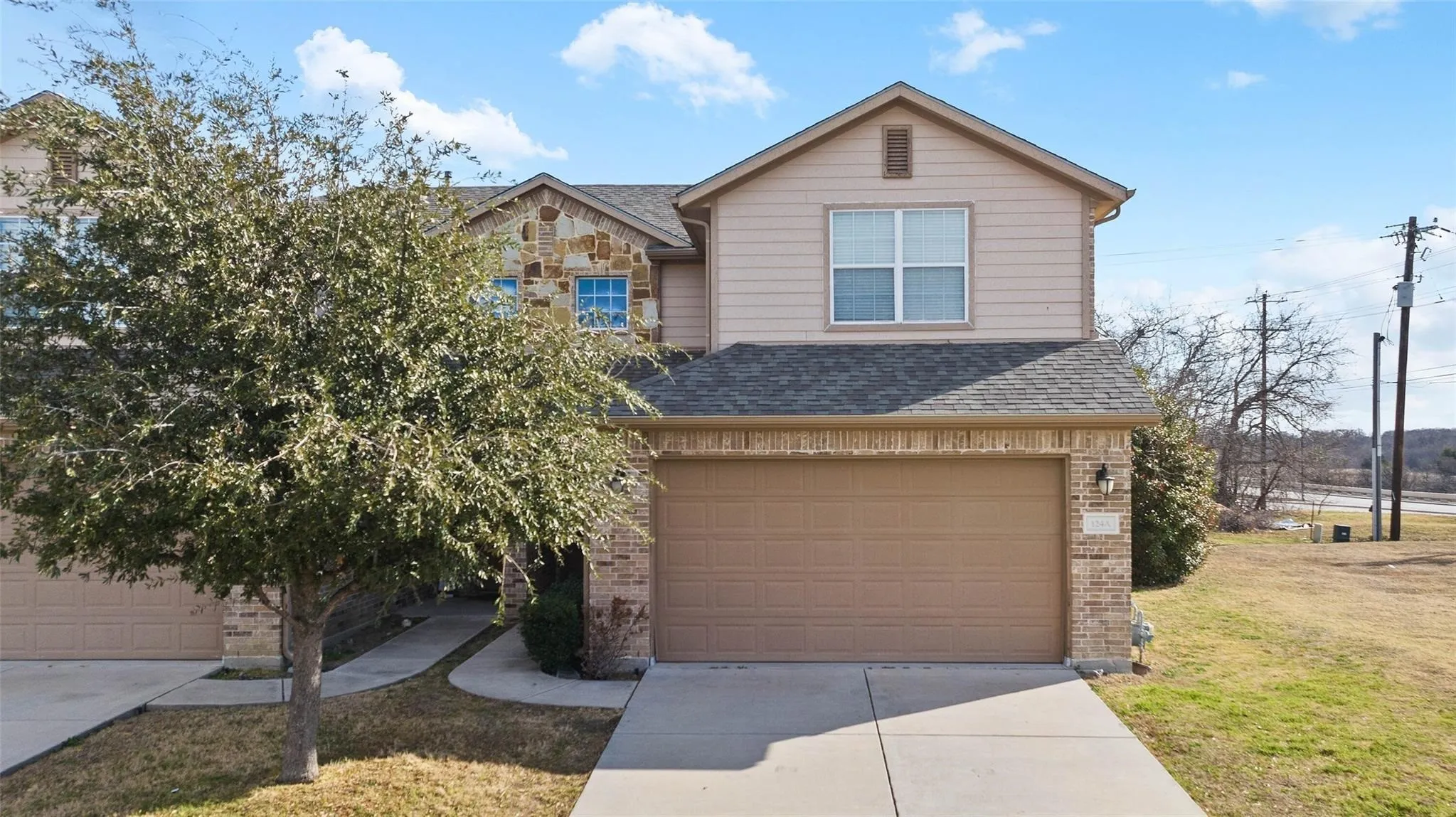 Duplex For Rent in Denton County , 124 Castleridge Drive A, Little Elm, Texas 75068, 4 Bedroom, 3 Bathroom, 2 Garage spaces, 1,832 Sqft, built in 2008, Price $2,195, mls#21367082, Real Estate Agent in Little Elm, Homes For Rent in Denton county, Homes For Rent in Little Elm, Realtor in Little Elm Texas, Real Estate Brokerage Independent Realty Texas, Luminita Cordes Realtor