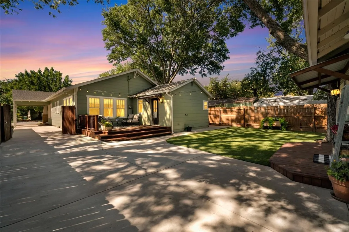 Single Family Residence For Sale in Tarrant County , 4532 Pershing Avenue, Fort Worth, Texas 76107, 2 Bedroom, 2 Bathroom, 1 Garage spaces, 1,679 Sqft, built in 1926, mls#21363076, Real Estate Agent in Fort Worth, Homes For Sale in Tarrant county, Homes For Sale in Fort Worth, Realtor in Fort Worth Texas, Real Estate Brokerage Independent Realty Texas, Luminita Cordes Realtor