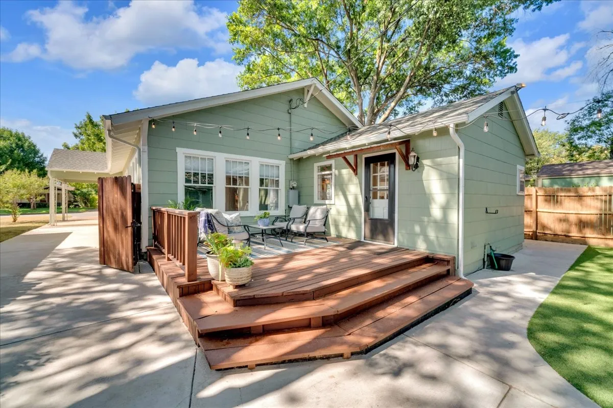 Single Family Residence For Sale in Tarrant County , 4532 Pershing Avenue, Fort Worth, Texas 76107, 2 Bedroom, 2 Bathroom, 1 Garage spaces, 1,679 Sqft, built in 1926, mls#21363076, Real Estate Agent in Fort Worth, Homes For Sale in Tarrant county, Homes For Sale in Fort Worth, Realtor in Fort Worth Texas, Real Estate Brokerage Independent Realty Texas, Luminita Cordes Realtor