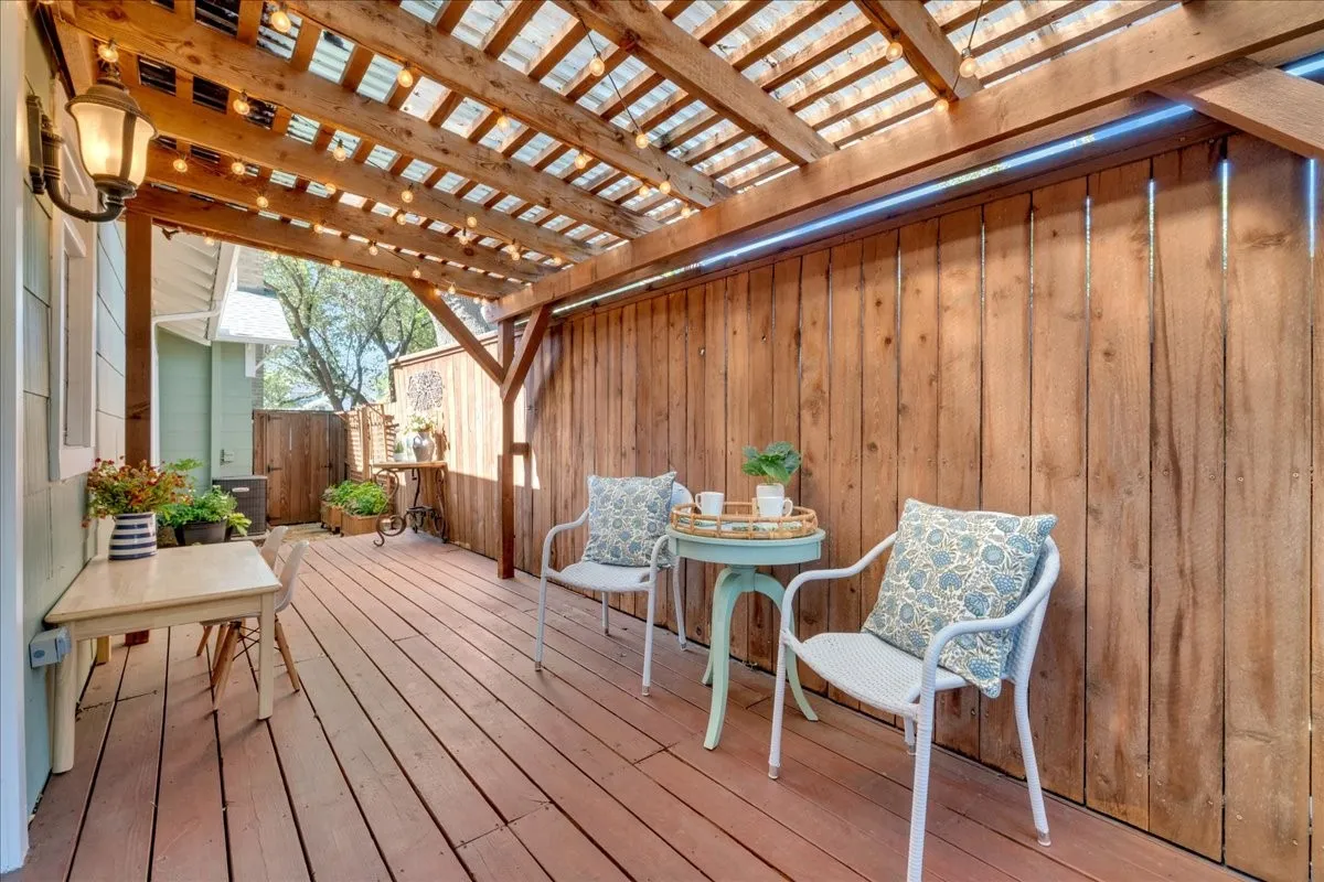 Single Family Residence For Sale in Tarrant County , 4532 Pershing Avenue, Fort Worth, Texas 76107, 2 Bedroom, 2 Bathroom, 1 Garage spaces, 1,679 Sqft, built in 1926, mls#21363076, Real Estate Agent in Fort Worth, Homes For Sale in Tarrant county, Homes For Sale in Fort Worth, Realtor in Fort Worth Texas, Real Estate Brokerage Independent Realty Texas, Luminita Cordes Realtor