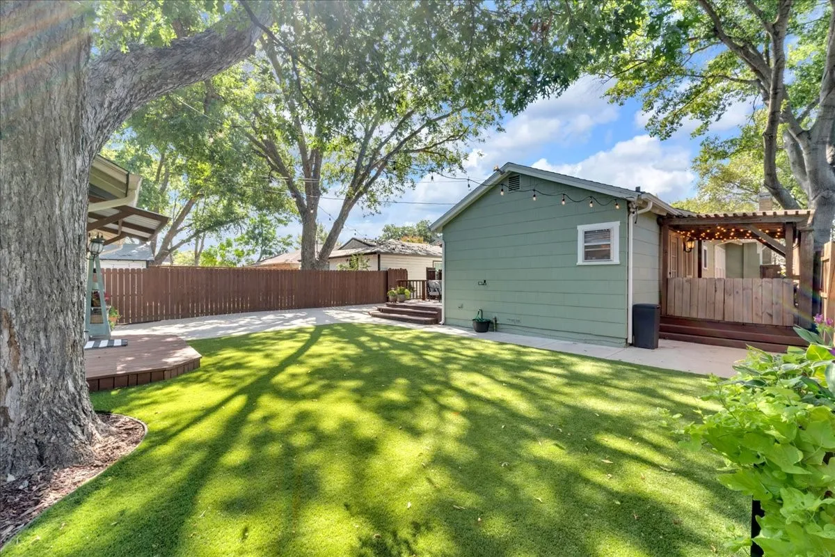 Single Family Residence For Sale in Tarrant County , 4532 Pershing Avenue, Fort Worth, Texas 76107, 2 Bedroom, 2 Bathroom, 1 Garage spaces, 1,679 Sqft, built in 1926, mls#21363076, Real Estate Agent in Fort Worth, Homes For Sale in Tarrant county, Homes For Sale in Fort Worth, Realtor in Fort Worth Texas, Real Estate Brokerage Independent Realty Texas, Luminita Cordes Realtor