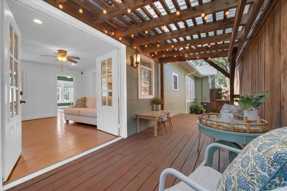 Single Family Residence For Sale in Tarrant County , 4532 Pershing Avenue, Fort Worth, Texas 76107, 2 Bedroom, 2 Bathroom, 1 Garage spaces, 1,679 Sqft, built in 1926, mls#21363076, Real Estate Agent in Fort Worth, Homes For Sale in Tarrant county, Homes For Sale in Fort Worth, Realtor in Fort Worth Texas, Real Estate Brokerage Independent Realty Texas, Luminita Cordes Realtor