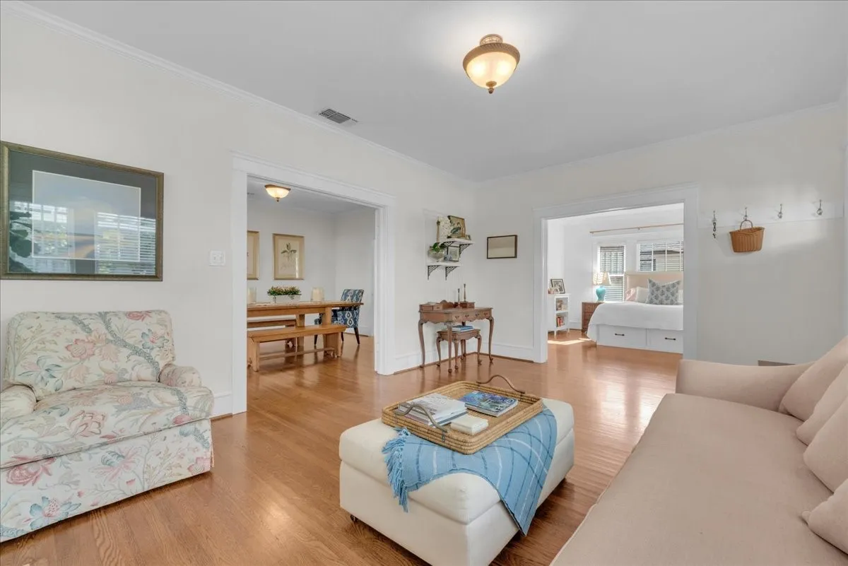 Single Family Residence For Sale in Tarrant County , 4532 Pershing Avenue, Fort Worth, Texas 76107, 2 Bedroom, 2 Bathroom, 1 Garage spaces, 1,679 Sqft, built in 1926, mls#21363076, Real Estate Agent in Fort Worth, Homes For Sale in Tarrant county, Homes For Sale in Fort Worth, Realtor in Fort Worth Texas, Real Estate Brokerage Independent Realty Texas, Luminita Cordes Realtor
