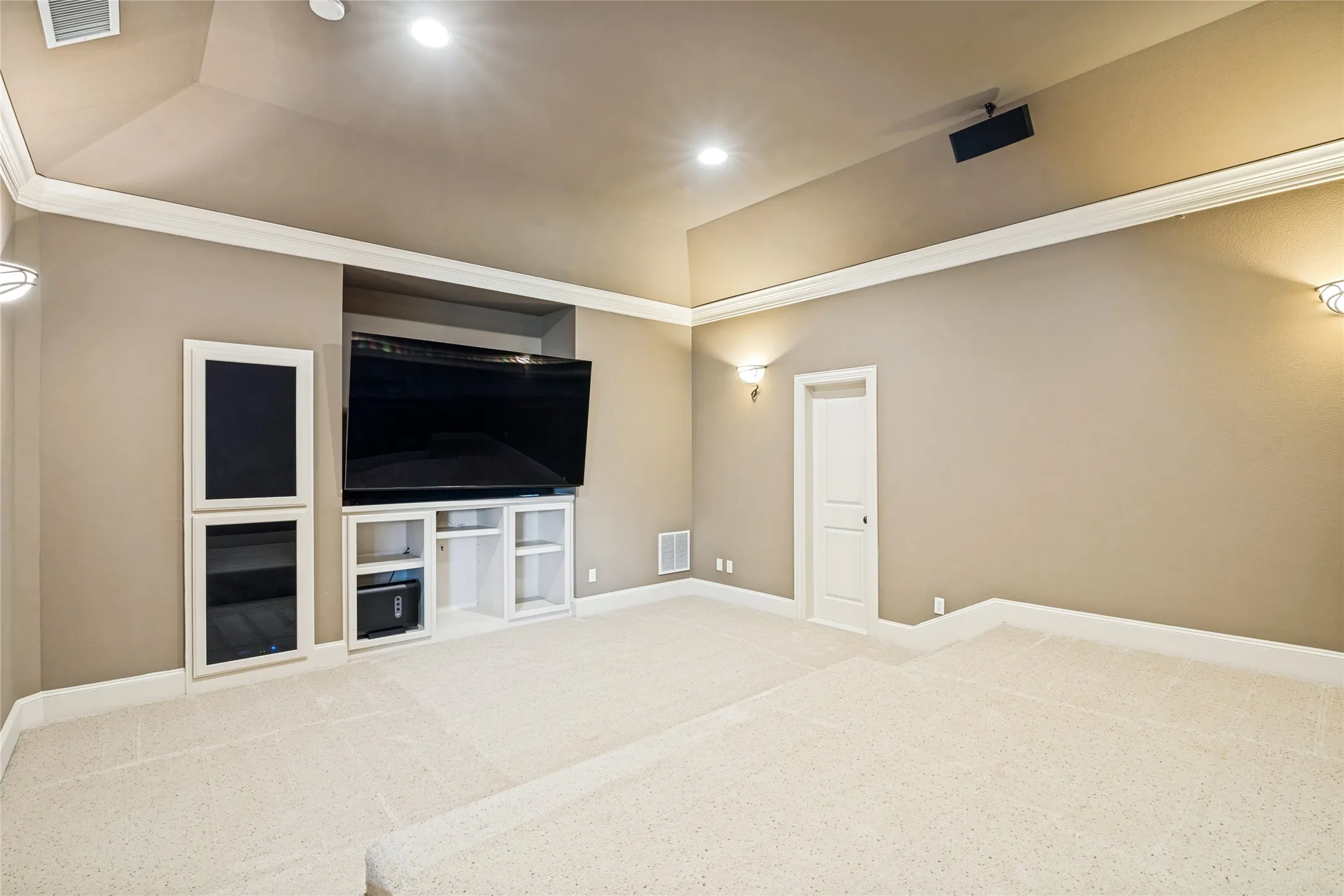 Single Family Residence For Sale in Rockwall County , 424 Wyndemere Boulevard, Heath, Texas 75032, 4 Bedroom, 5 Bathroom, 4 Garage spaces, 4,905 Sqft, built in 2005, mls#21366695, Real Estate Agent in Heath, Homes For Sale in Rockwall county, Homes For Sale in Heath, Realtor in Heath Texas, Real Estate Brokerage Independent Realty Texas, Luminita Cordes Realtor