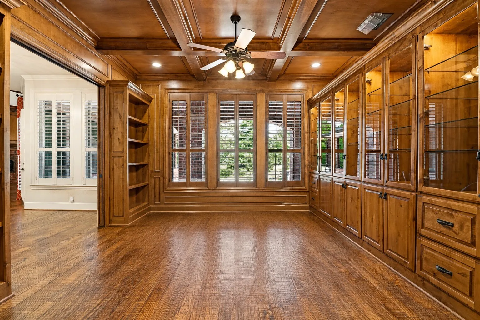 Single Family Residence For Sale in Rockwall County , 424 Wyndemere Boulevard, Heath, Texas 75032, 4 Bedroom, 5 Bathroom, 4 Garage spaces, 4,905 Sqft, built in 2005, mls#21366695, Real Estate Agent in Heath, Homes For Sale in Rockwall county, Homes For Sale in Heath, Realtor in Heath Texas, Real Estate Brokerage Independent Realty Texas, Luminita Cordes Realtor
