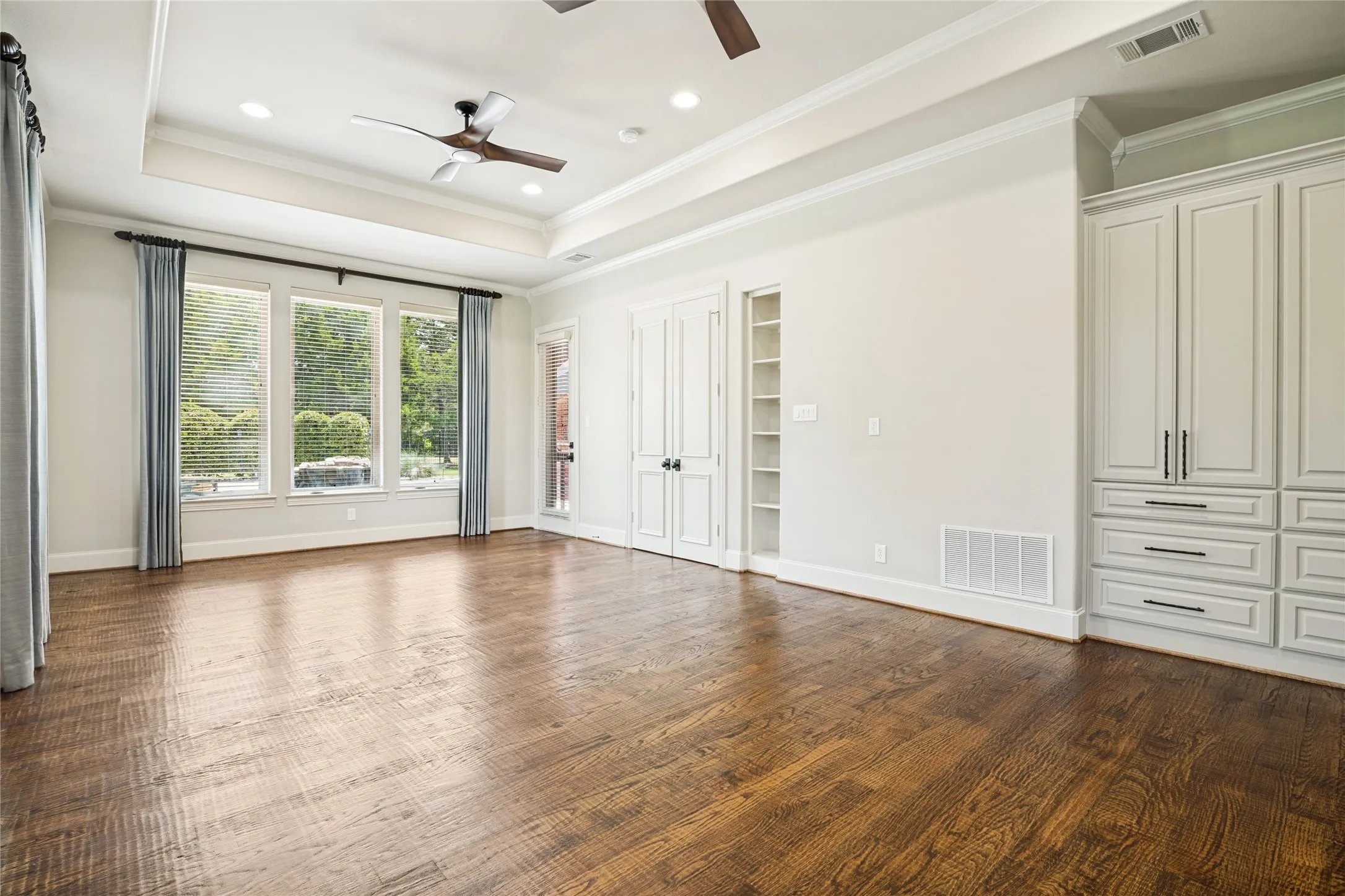 Single Family Residence For Sale in Rockwall County , 424 Wyndemere Boulevard, Heath, Texas 75032, 4 Bedroom, 5 Bathroom, 4 Garage spaces, 4,905 Sqft, built in 2005, mls#21366695, Real Estate Agent in Heath, Homes For Sale in Rockwall county, Homes For Sale in Heath, Realtor in Heath Texas, Real Estate Brokerage Independent Realty Texas, Luminita Cordes Realtor