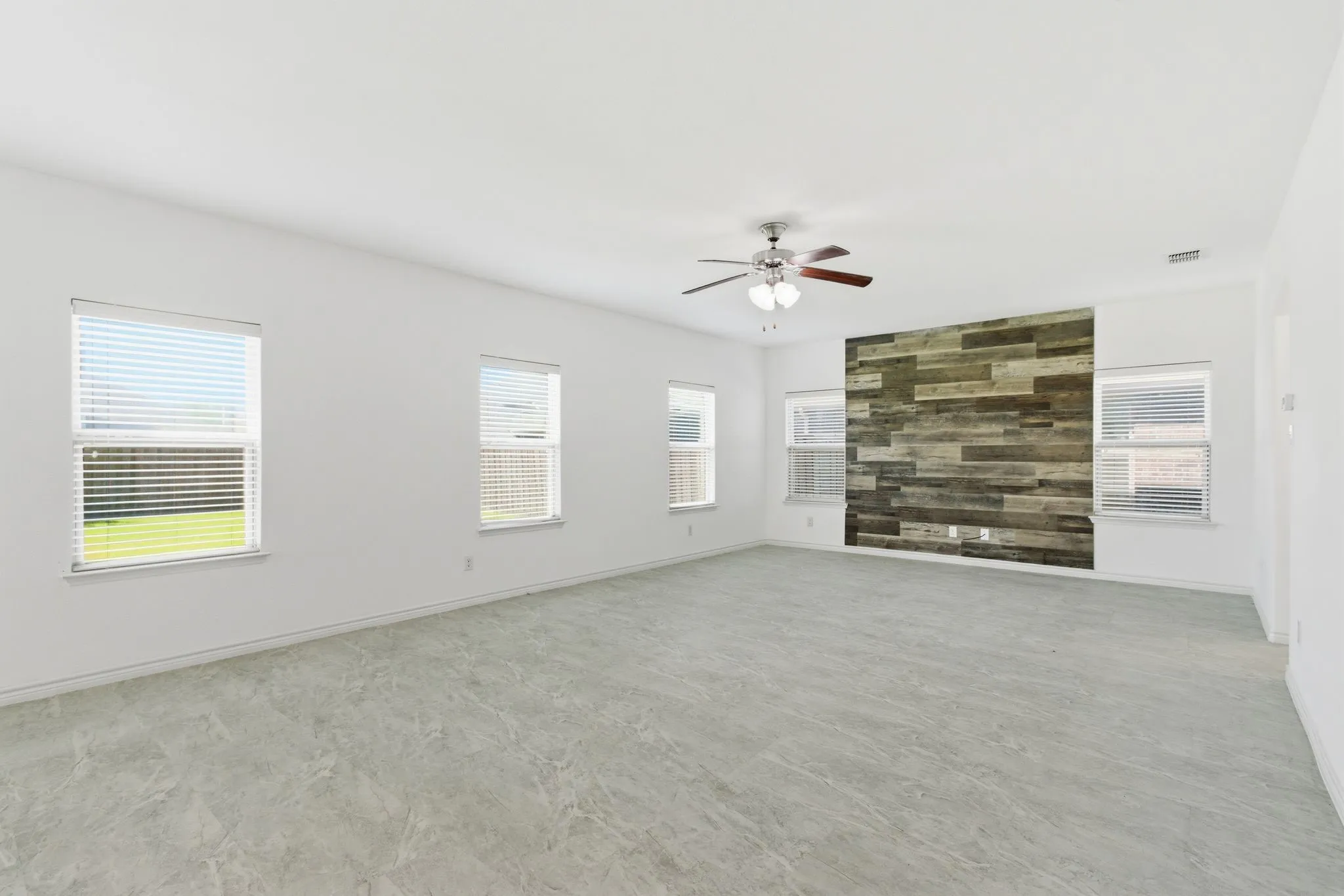 Single Family Residence For Sale in Denton County , 11300 Hubbard Creek Drive, Frisco, Texas 75036, 4 Bedroom, 4 Bathroom, 2 Garage spaces, 3,158 Sqft, built in 2015, mls#21367091, Real Estate Agent in Frisco, Homes For Sale in Denton county, Homes For Sale in Frisco, Realtor in Frisco Texas, Real Estate Brokerage Independent Realty Texas, Luminita Cordes Realtor