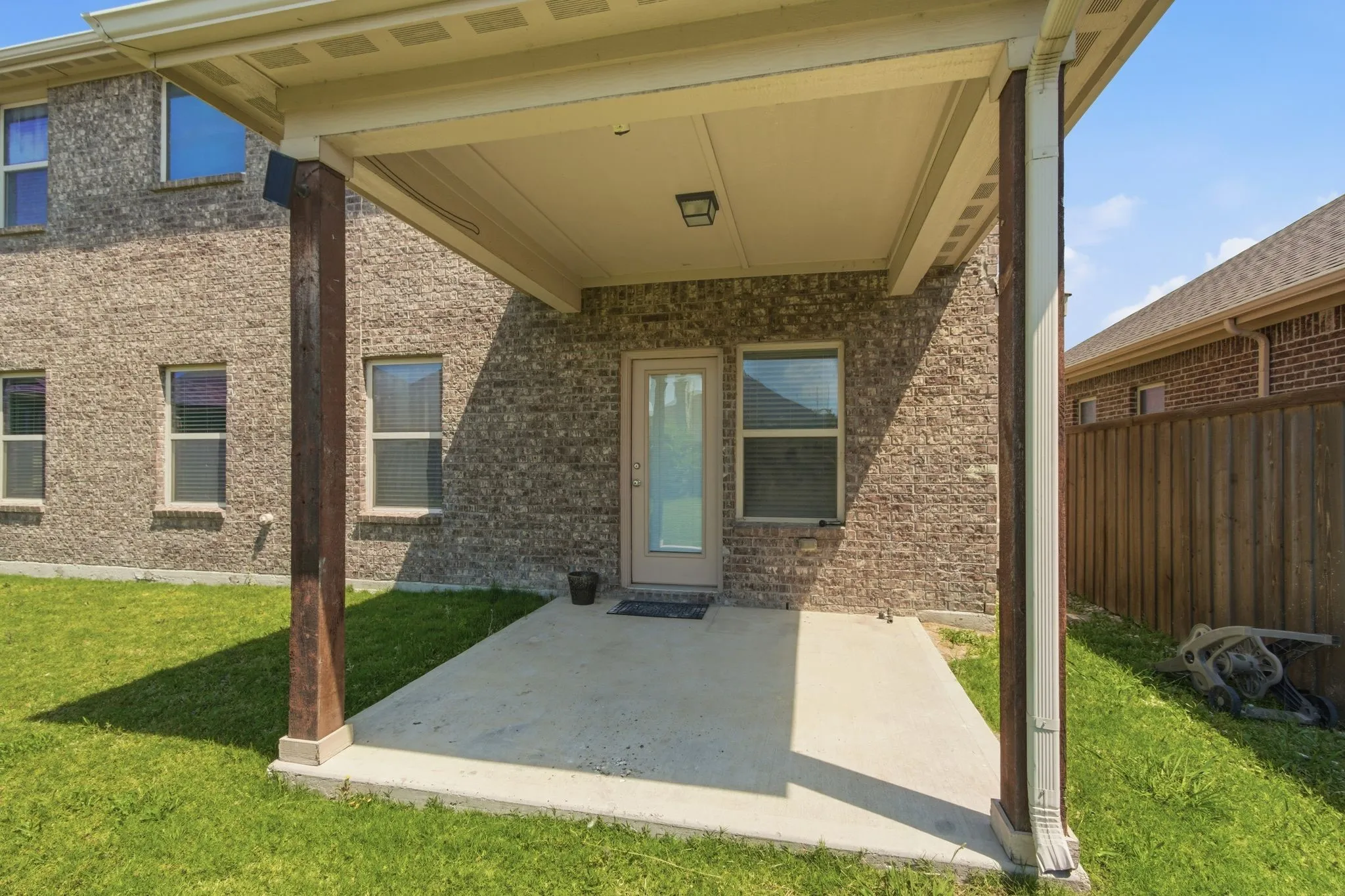 Single Family Residence For Sale in Denton County , 11300 Hubbard Creek Drive, Frisco, Texas 75036, 4 Bedroom, 4 Bathroom, 2 Garage spaces, 3,158 Sqft, built in 2015, mls#21367091, Real Estate Agent in Frisco, Homes For Sale in Denton county, Homes For Sale in Frisco, Realtor in Frisco Texas, Real Estate Brokerage Independent Realty Texas, Luminita Cordes Realtor