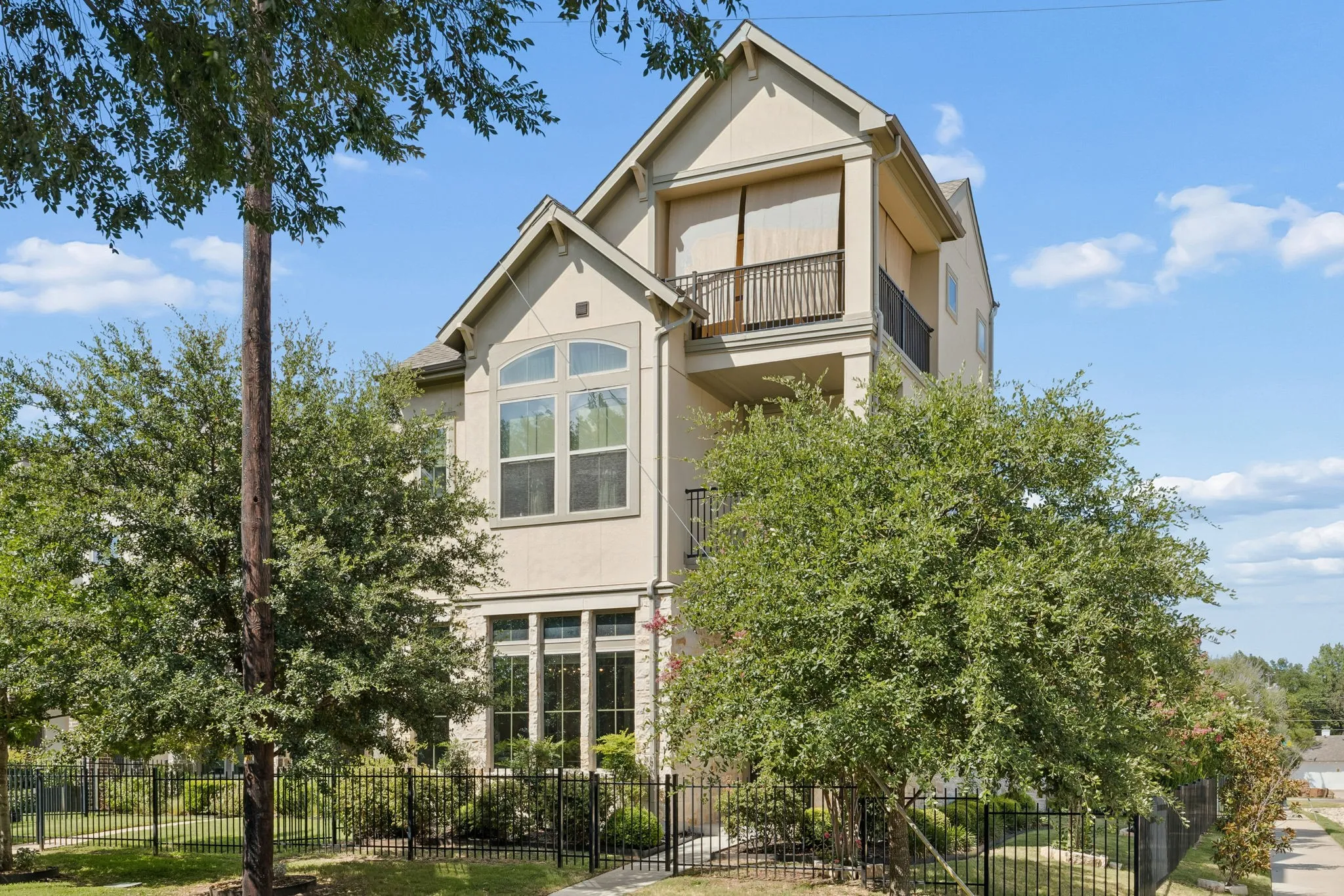 Single Family Residence For Sale in Dallas County , 5105 Artemesia Lane, Dallas, Texas 75209, 3 Bedroom, 4 Bathroom, 2 Garage spaces, 3,224 Sqft, built in 2020, mls#21366245, Real Estate Agent in Dallas, Homes For Sale in Dallas county, Homes For Sale in Dallas, Realtor in Dallas Texas, Real Estate Brokerage Independent Realty Texas, Luminita Cordes Realtor
