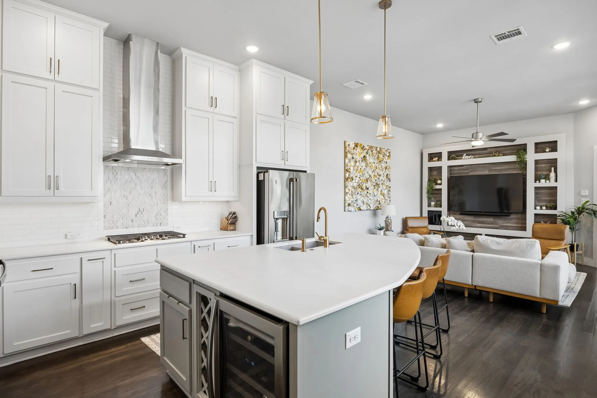 Single Family Residence For Sale in Dallas County , 5105 Artemesia Lane, Dallas, Texas 75209, 3 Bedroom, 4 Bathroom, 2 Garage spaces, 3,224 Sqft, built in 2020, mls#21366245, Real Estate Agent in Dallas, Homes For Sale in Dallas county, Homes For Sale in Dallas, Realtor in Dallas Texas, Real Estate Brokerage Independent Realty Texas, Luminita Cordes Realtor