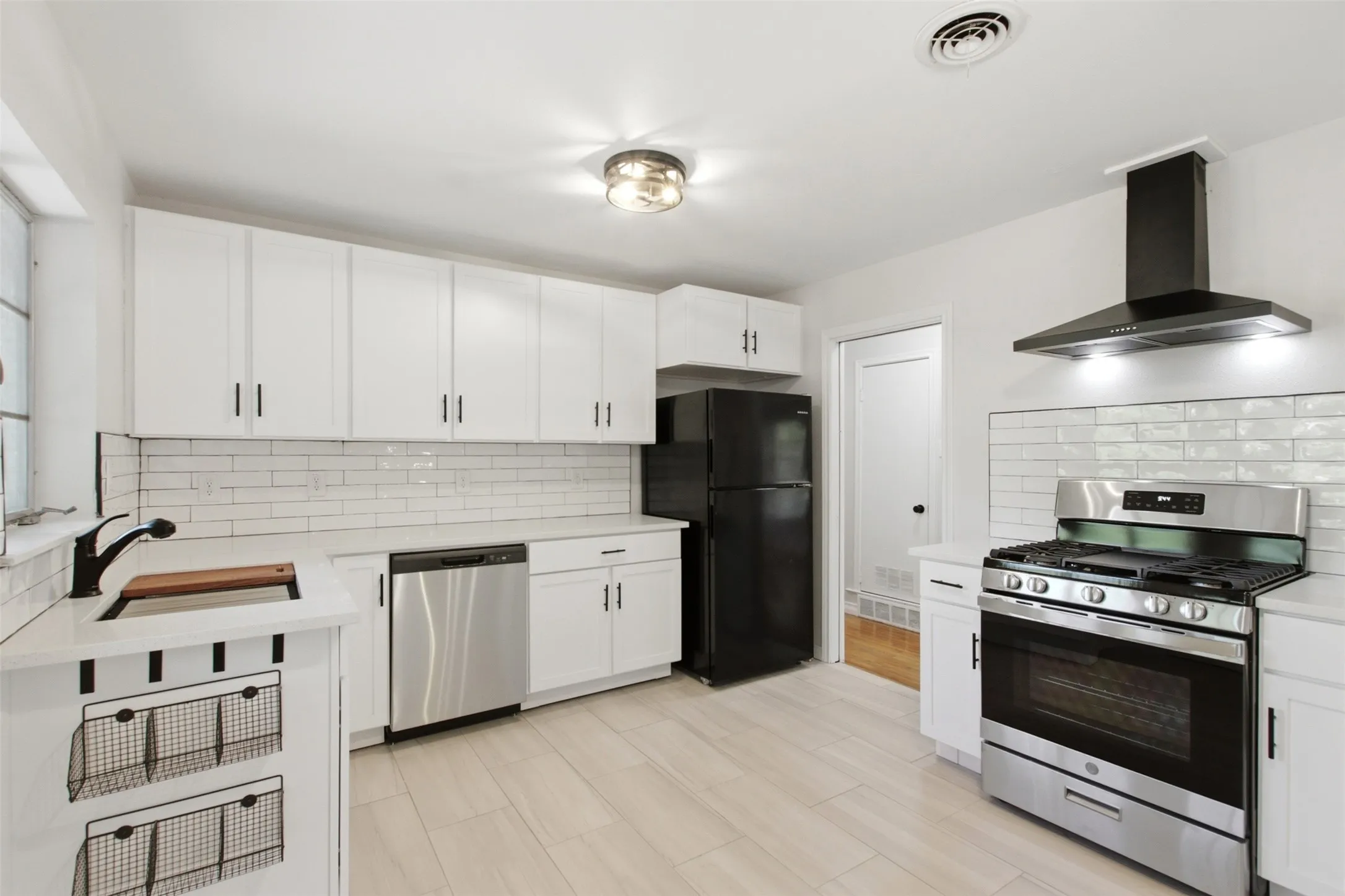 Single Family Residence For Sale in Dallas County , 10243 San Juan Avenue, Dallas, Texas 75228, 3 Bedroom, 1 Bathroom, 1 Garage spaces, 1,152 Sqft, built in 1954, mls#21367076, Real Estate Agent in Dallas, Homes For Sale in Dallas county, Homes For Sale in Dallas, Realtor in Dallas Texas, Real Estate Brokerage Independent Realty Texas, Luminita Cordes Realtor