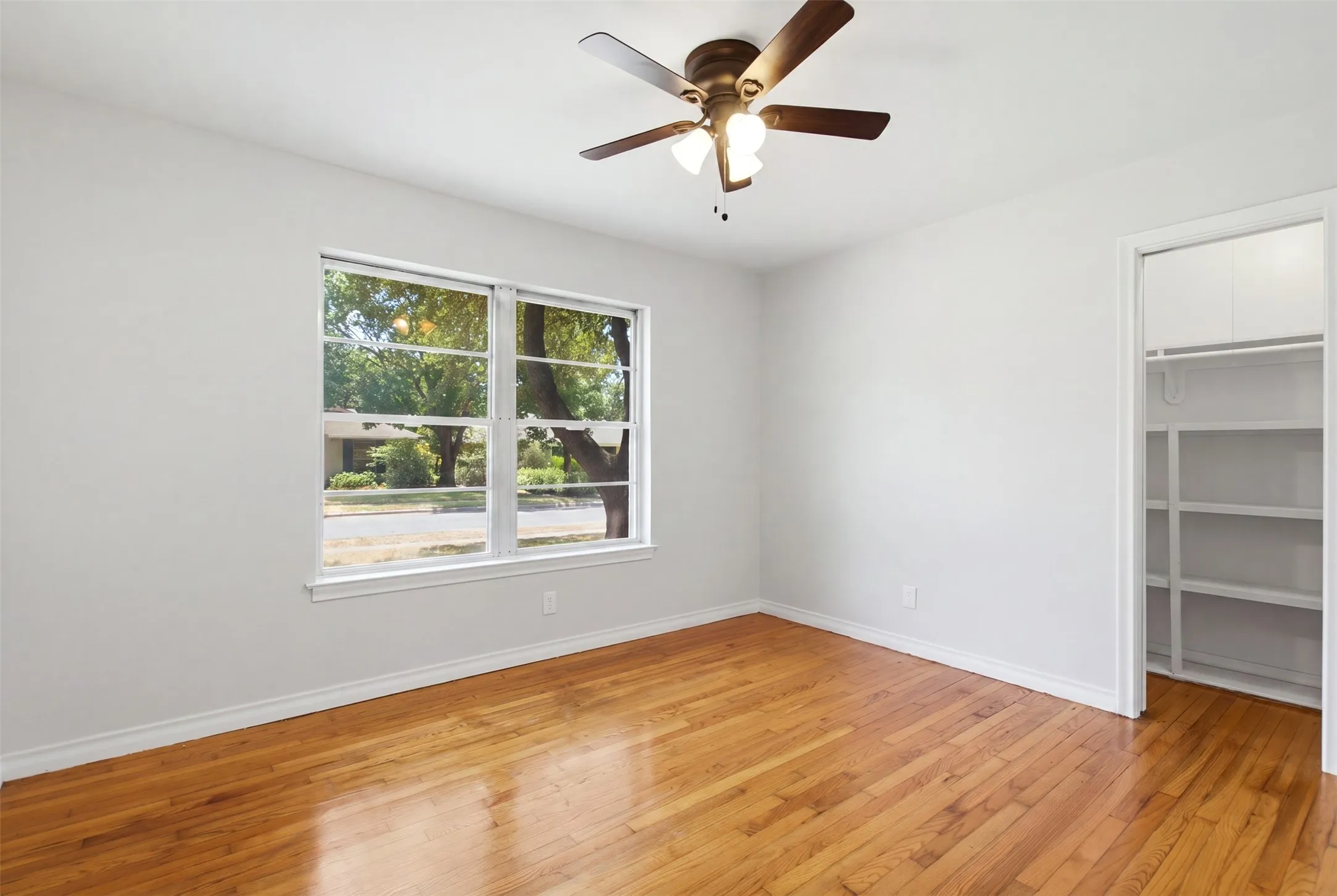 Single Family Residence For Sale in Dallas County , 10243 San Juan Avenue, Dallas, Texas 75228, 3 Bedroom, 1 Bathroom, 1 Garage spaces, 1,152 Sqft, built in 1954, mls#21367076, Real Estate Agent in Dallas, Homes For Sale in Dallas county, Homes For Sale in Dallas, Realtor in Dallas Texas, Real Estate Brokerage Independent Realty Texas, Luminita Cordes Realtor