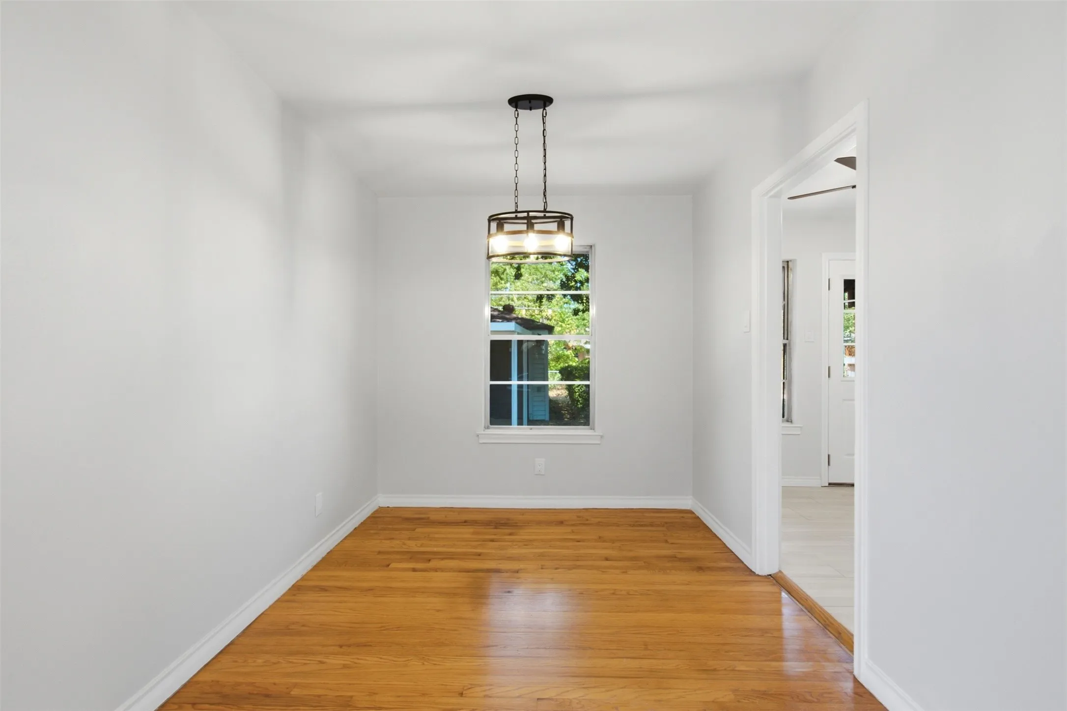 Single Family Residence For Sale in Dallas County , 10243 San Juan Avenue, Dallas, Texas 75228, 3 Bedroom, 1 Bathroom, 1 Garage spaces, 1,152 Sqft, built in 1954, mls#21367076, Real Estate Agent in Dallas, Homes For Sale in Dallas county, Homes For Sale in Dallas, Realtor in Dallas Texas, Real Estate Brokerage Independent Realty Texas, Luminita Cordes Realtor