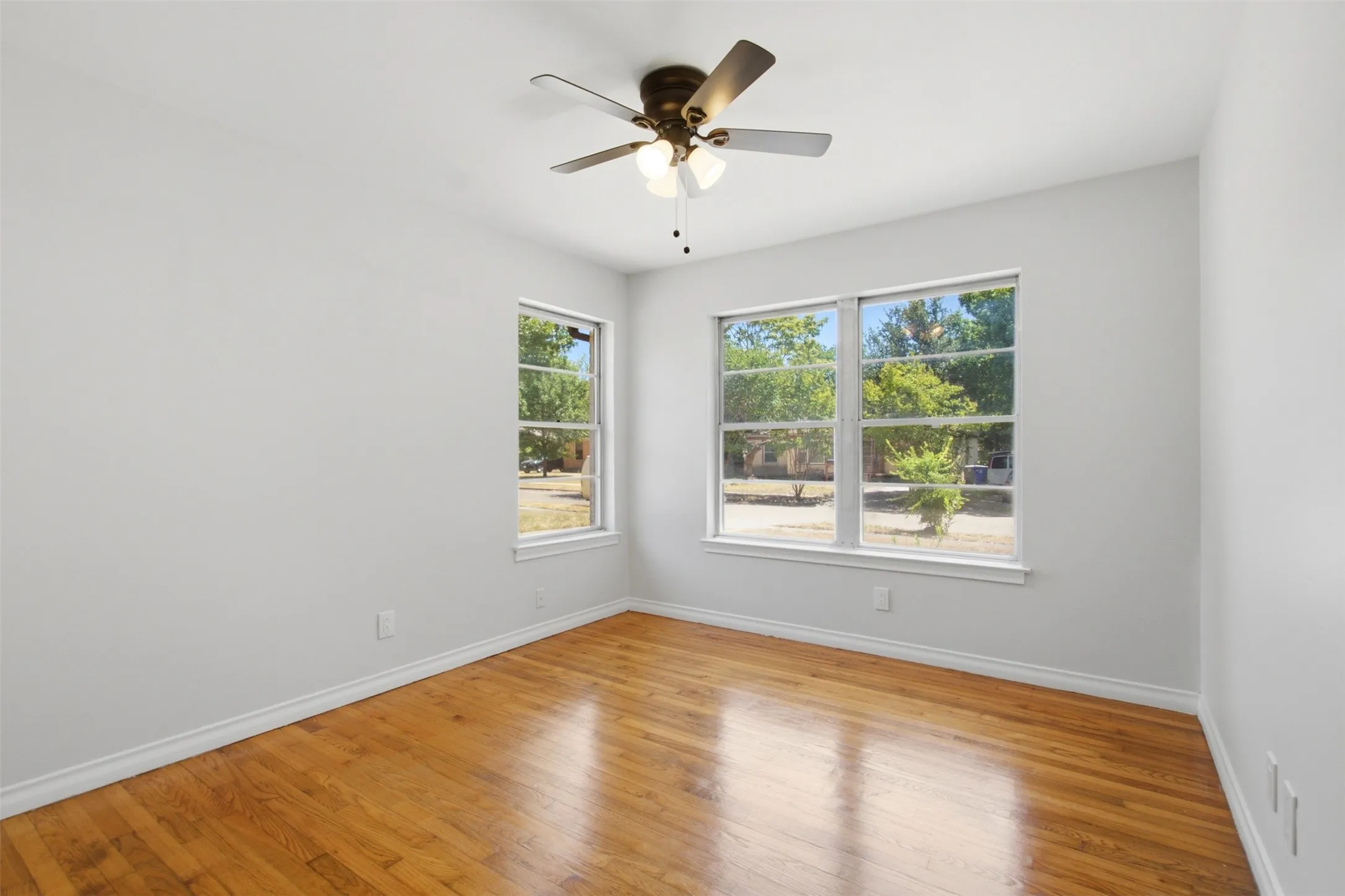 Single Family Residence For Sale in Dallas County , 10243 San Juan Avenue, Dallas, Texas 75228, 3 Bedroom, 1 Bathroom, 1 Garage spaces, 1,152 Sqft, built in 1954, mls#21367076, Real Estate Agent in Dallas, Homes For Sale in Dallas county, Homes For Sale in Dallas, Realtor in Dallas Texas, Real Estate Brokerage Independent Realty Texas, Luminita Cordes Realtor