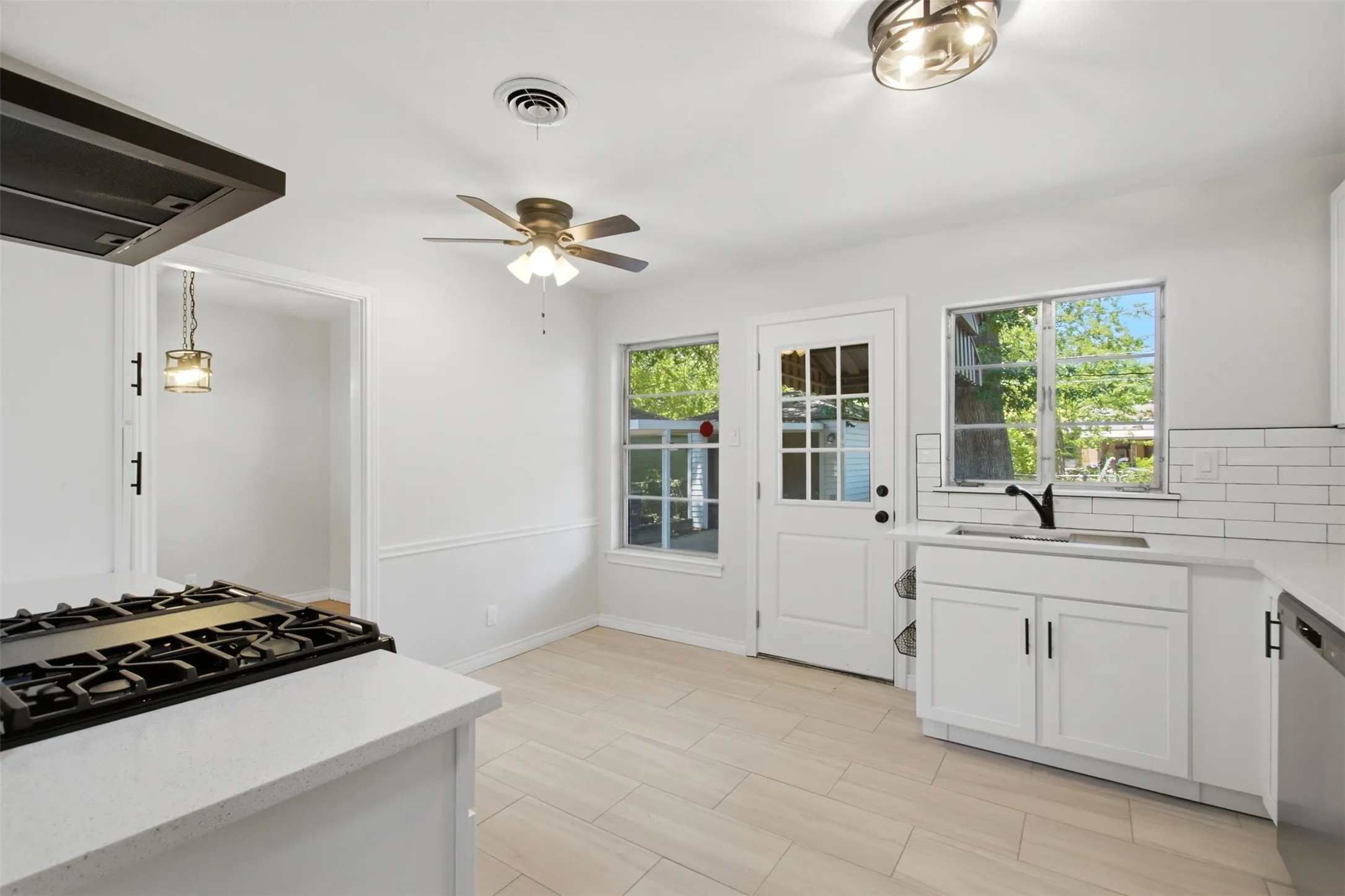 Single Family Residence For Sale in Dallas County , 10243 San Juan Avenue, Dallas, Texas 75228, 3 Bedroom, 1 Bathroom, 1 Garage spaces, 1,152 Sqft, built in 1954, mls#21367076, Real Estate Agent in Dallas, Homes For Sale in Dallas county, Homes For Sale in Dallas, Realtor in Dallas Texas, Real Estate Brokerage Independent Realty Texas, Luminita Cordes Realtor