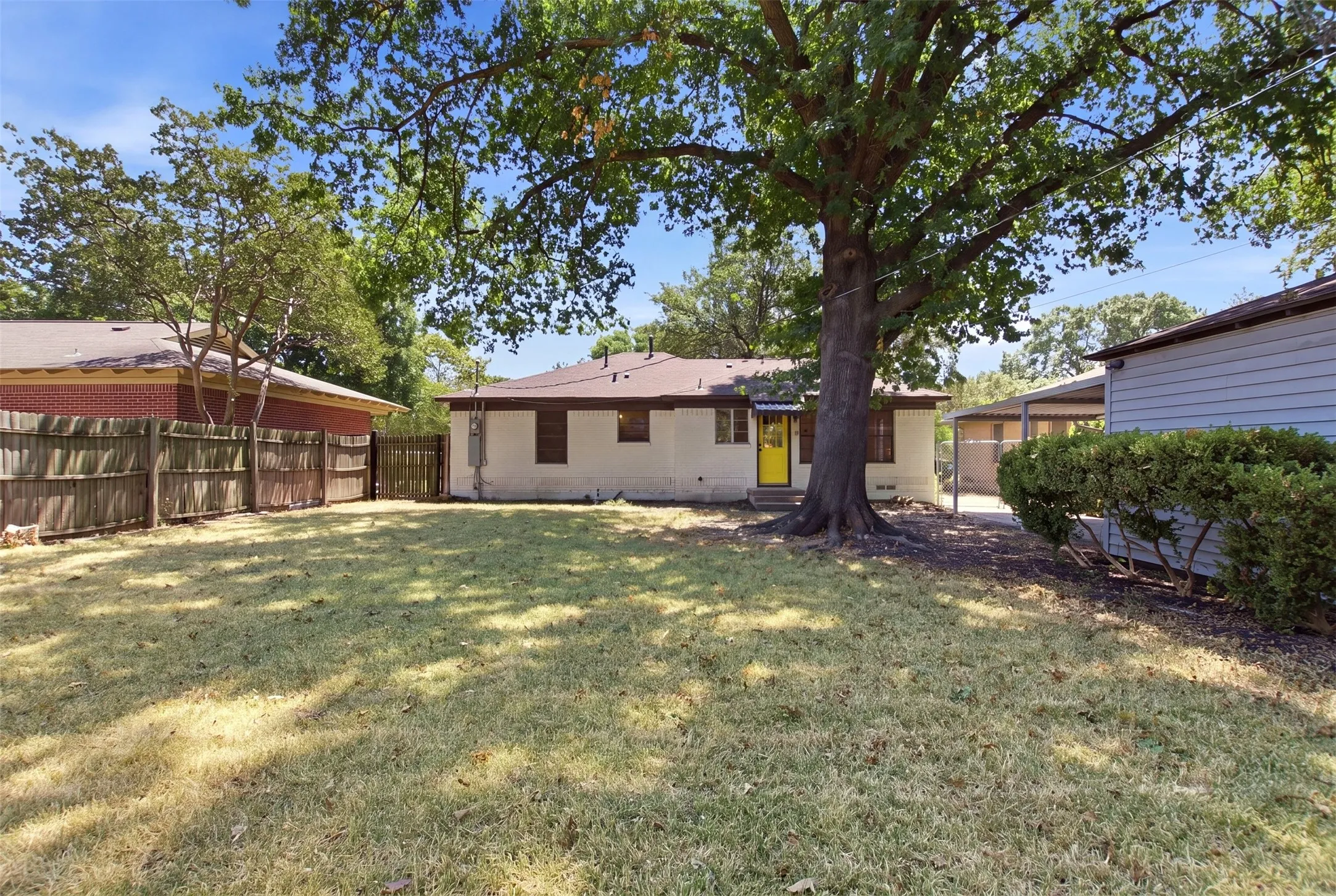 Single Family Residence For Sale in Dallas County , 10243 San Juan Avenue, Dallas, Texas 75228, 3 Bedroom, 1 Bathroom, 1 Garage spaces, 1,152 Sqft, built in 1954, mls#21367076, Real Estate Agent in Dallas, Homes For Sale in Dallas county, Homes For Sale in Dallas, Realtor in Dallas Texas, Real Estate Brokerage Independent Realty Texas, Luminita Cordes Realtor