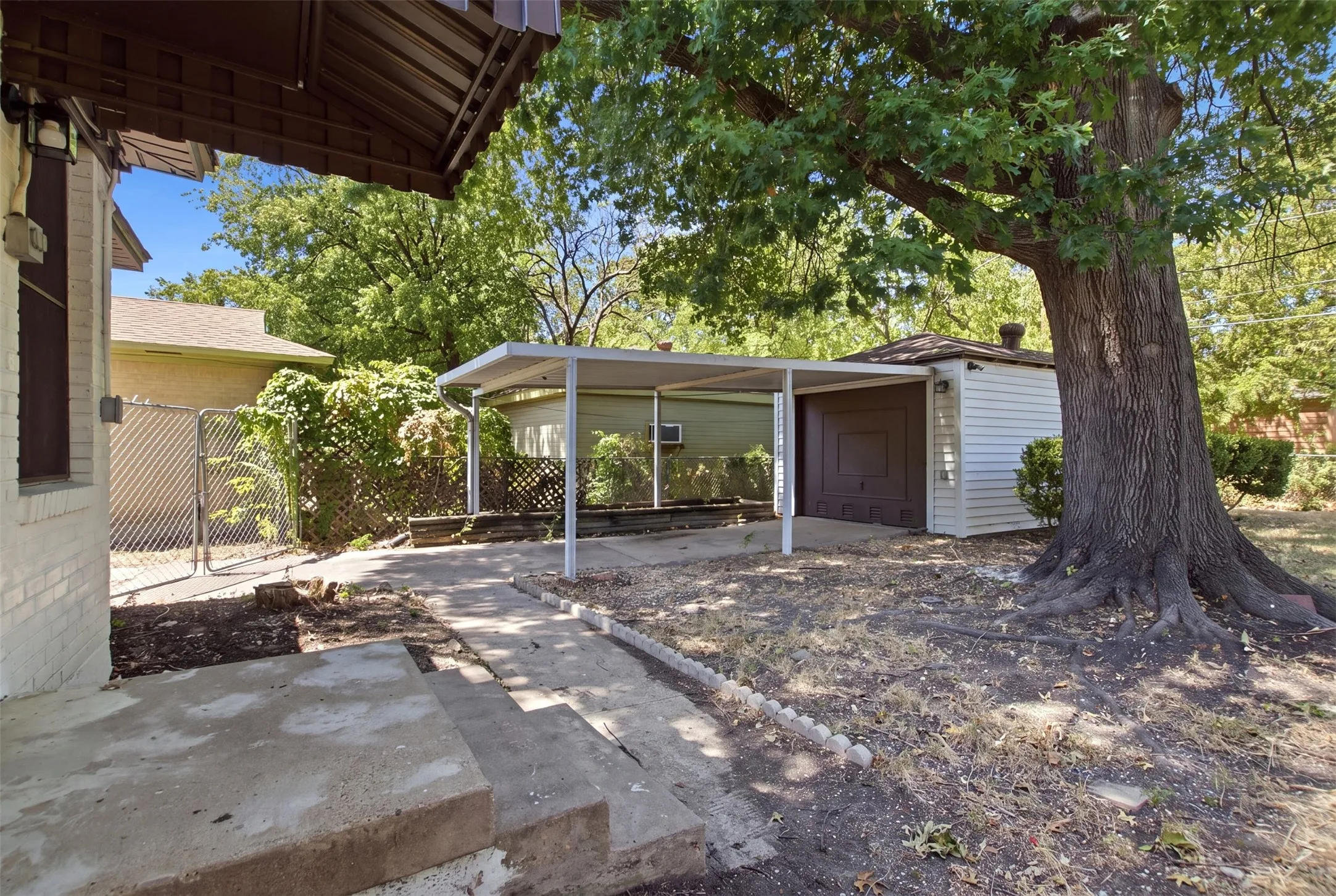 Single Family Residence For Sale in Dallas County , 10243 San Juan Avenue, Dallas, Texas 75228, 3 Bedroom, 1 Bathroom, 1 Garage spaces, 1,152 Sqft, built in 1954, mls#21367076, Real Estate Agent in Dallas, Homes For Sale in Dallas county, Homes For Sale in Dallas, Realtor in Dallas Texas, Real Estate Brokerage Independent Realty Texas, Luminita Cordes Realtor