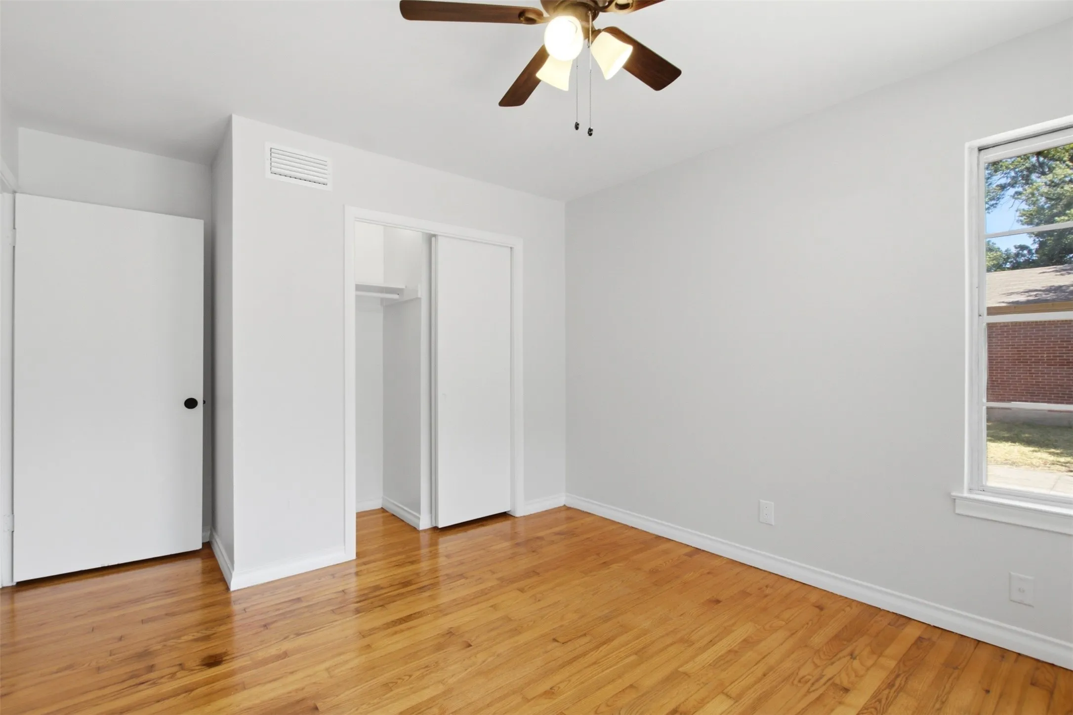Single Family Residence For Sale in Dallas County , 10243 San Juan Avenue, Dallas, Texas 75228, 3 Bedroom, 1 Bathroom, 1 Garage spaces, 1,152 Sqft, built in 1954, mls#21367076, Real Estate Agent in Dallas, Homes For Sale in Dallas county, Homes For Sale in Dallas, Realtor in Dallas Texas, Real Estate Brokerage Independent Realty Texas, Luminita Cordes Realtor
