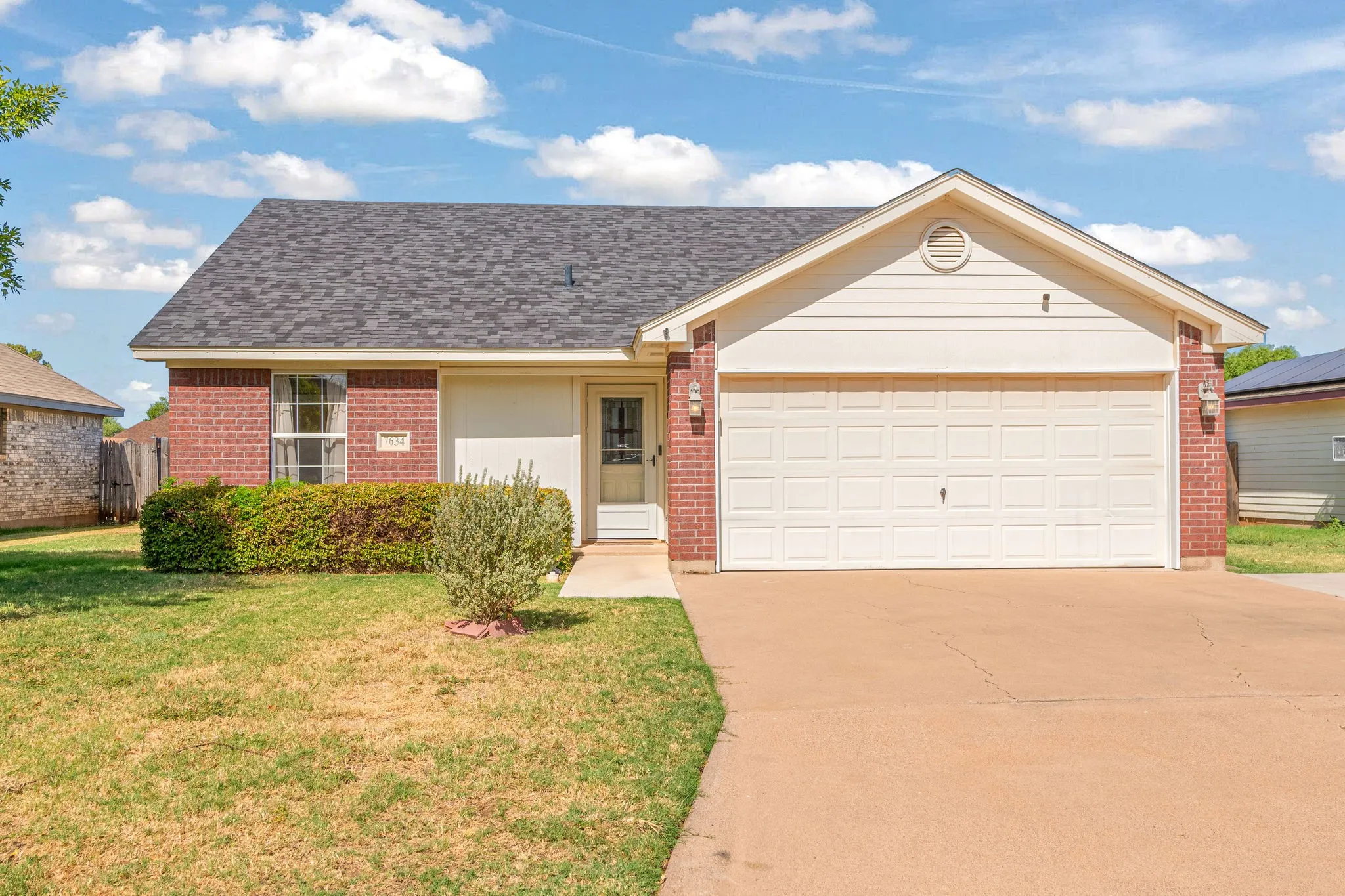 Single Family Residence For Sale in Taylor County , 7634 Patricia Lane, Abilene, Texas 79606, 3 Bedroom, 2 Bathroom, 2 Garage spaces, 1,051 Sqft, built in 1997, mls#21364212, Real Estate Agent in Abilene, Homes For Sale in Taylor county, Homes For Sale in Abilene, Realtor in Abilene Texas, Real Estate Brokerage Independent Realty Texas, Luminita Cordes Realtor