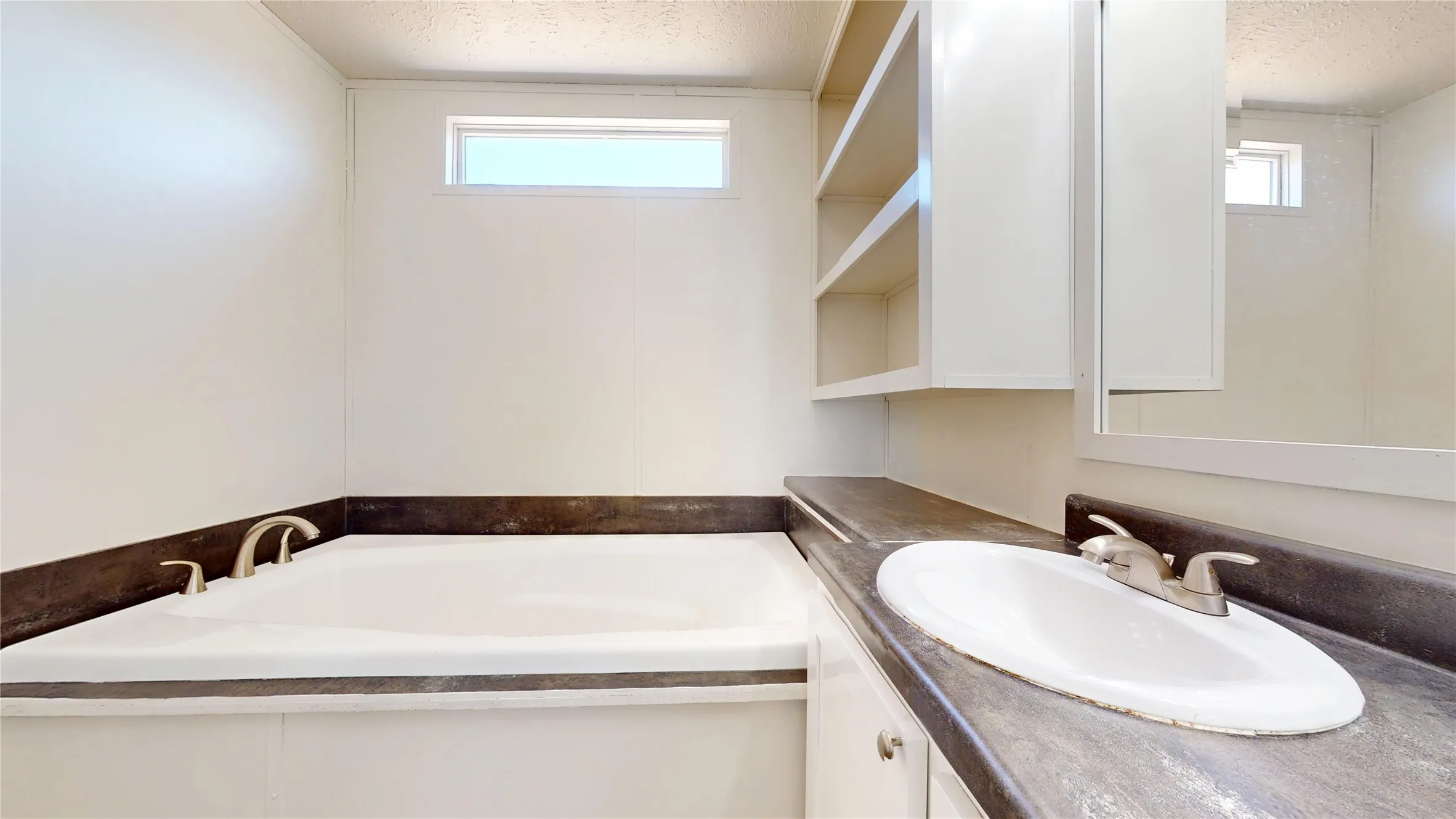 Mobile Home For Sale in Hood County , 2310 Balboa Court, Granbury, Texas 76048, 3 Bedroom, 2 Bathroom, Garage spaces, 1,216 Sqft, built in 2021, mls#21367044, Real Estate Agent in Granbury, Homes For Sale in Hood county, Homes For Sale in Granbury, Realtor in Granbury Texas, Real Estate Brokerage Independent Realty Texas, Luminita Cordes Realtor
