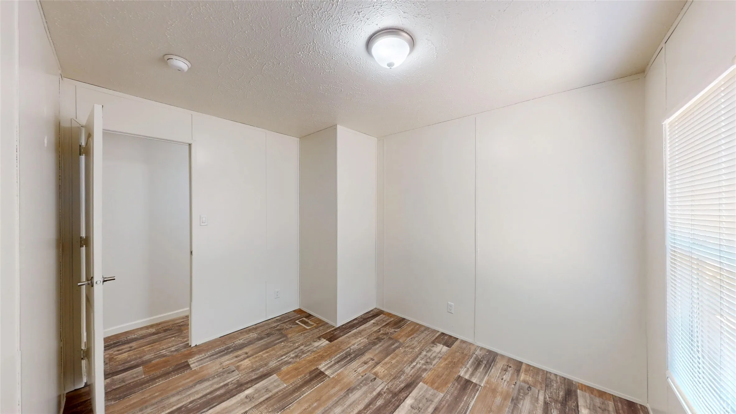 Mobile Home For Sale in Hood County , 2310 Balboa Court, Granbury, Texas 76048, 3 Bedroom, 2 Bathroom, Garage spaces, 1,216 Sqft, built in 2021, mls#21367044, Real Estate Agent in Granbury, Homes For Sale in Hood county, Homes For Sale in Granbury, Realtor in Granbury Texas, Real Estate Brokerage Independent Realty Texas, Luminita Cordes Realtor