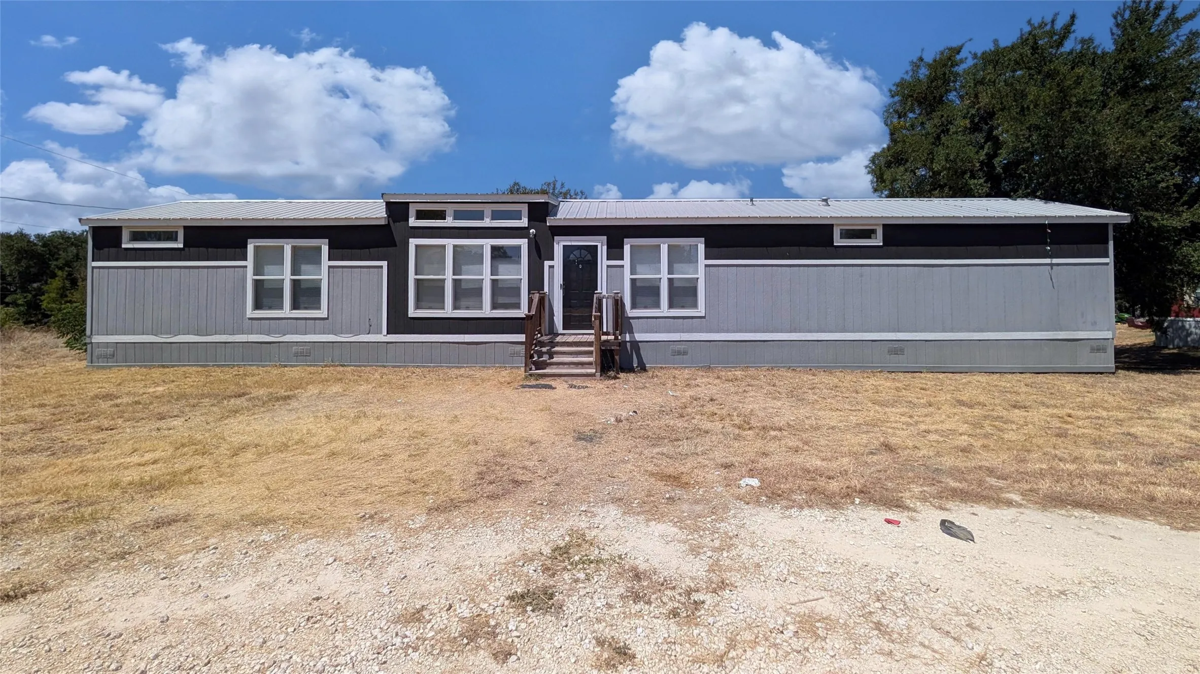 Mobile Home For Sale in Hood County , 2310 Balboa Court, Granbury, Texas 76048, 3 Bedroom, 2 Bathroom, Garage spaces, 1,216 Sqft, built in 2021, mls#21367044, Real Estate Agent in Granbury, Homes For Sale in Hood county, Homes For Sale in Granbury, Realtor in Granbury Texas, Real Estate Brokerage Independent Realty Texas, Luminita Cordes Realtor