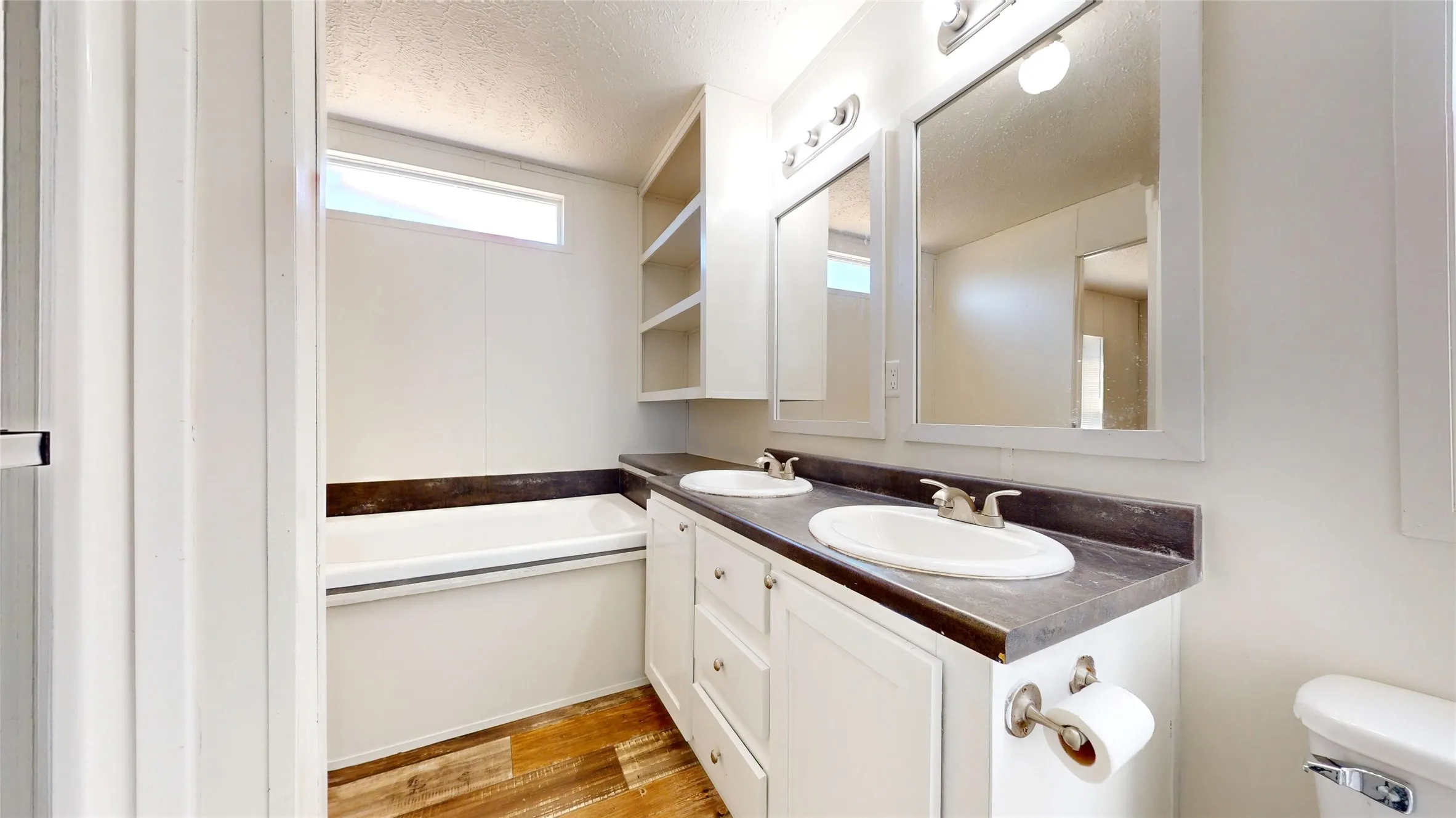 Mobile Home For Sale in Hood County , 2310 Balboa Court, Granbury, Texas 76048, 3 Bedroom, 2 Bathroom, Garage spaces, 1,216 Sqft, built in 2021, mls#21367044, Real Estate Agent in Granbury, Homes For Sale in Hood county, Homes For Sale in Granbury, Realtor in Granbury Texas, Real Estate Brokerage Independent Realty Texas, Luminita Cordes Realtor