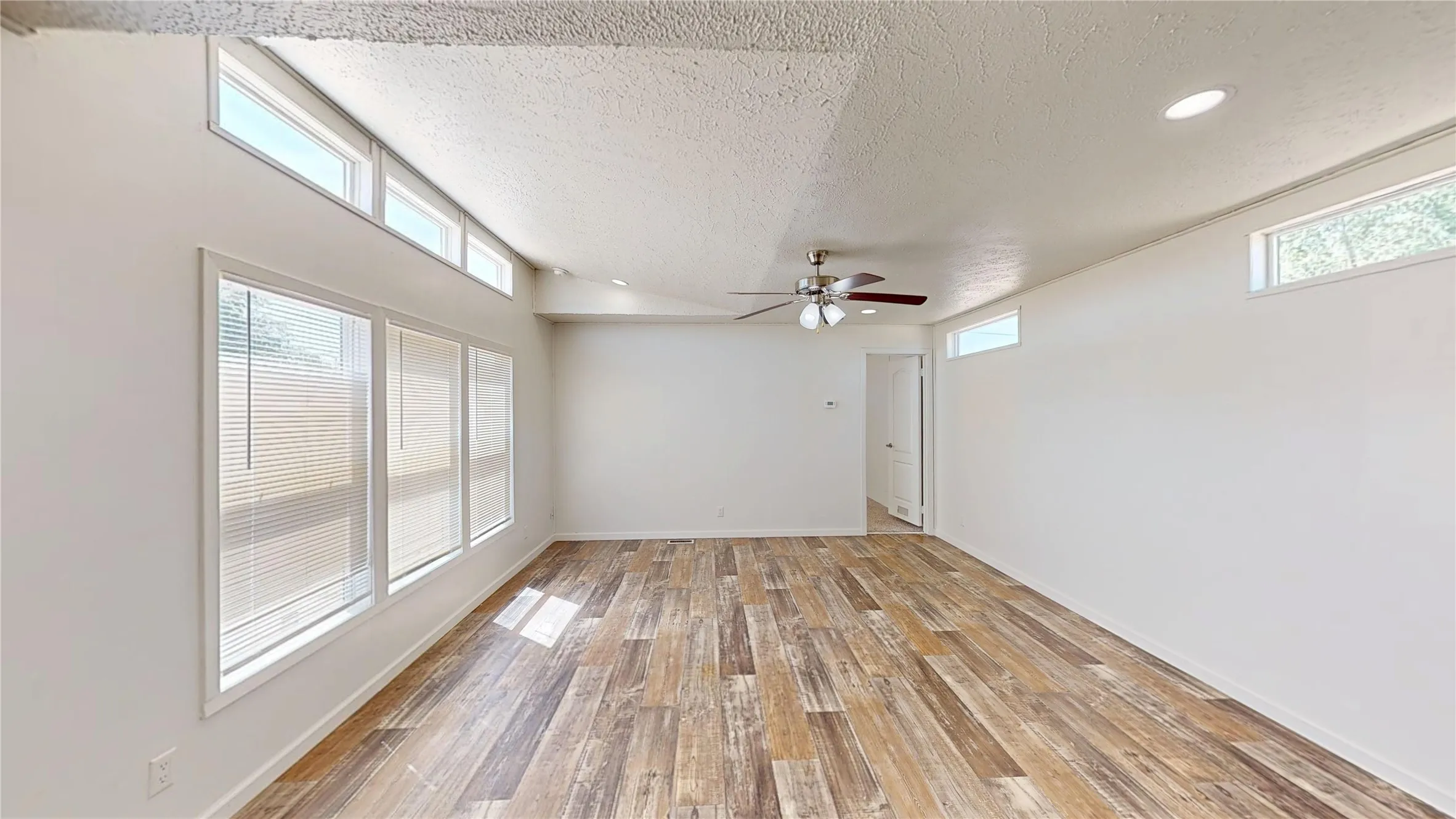 Mobile Home For Sale in Hood County , 2310 Balboa Court, Granbury, Texas 76048, 3 Bedroom, 2 Bathroom, Garage spaces, 1,216 Sqft, built in 2021, mls#21367044, Real Estate Agent in Granbury, Homes For Sale in Hood county, Homes For Sale in Granbury, Realtor in Granbury Texas, Real Estate Brokerage Independent Realty Texas, Luminita Cordes Realtor