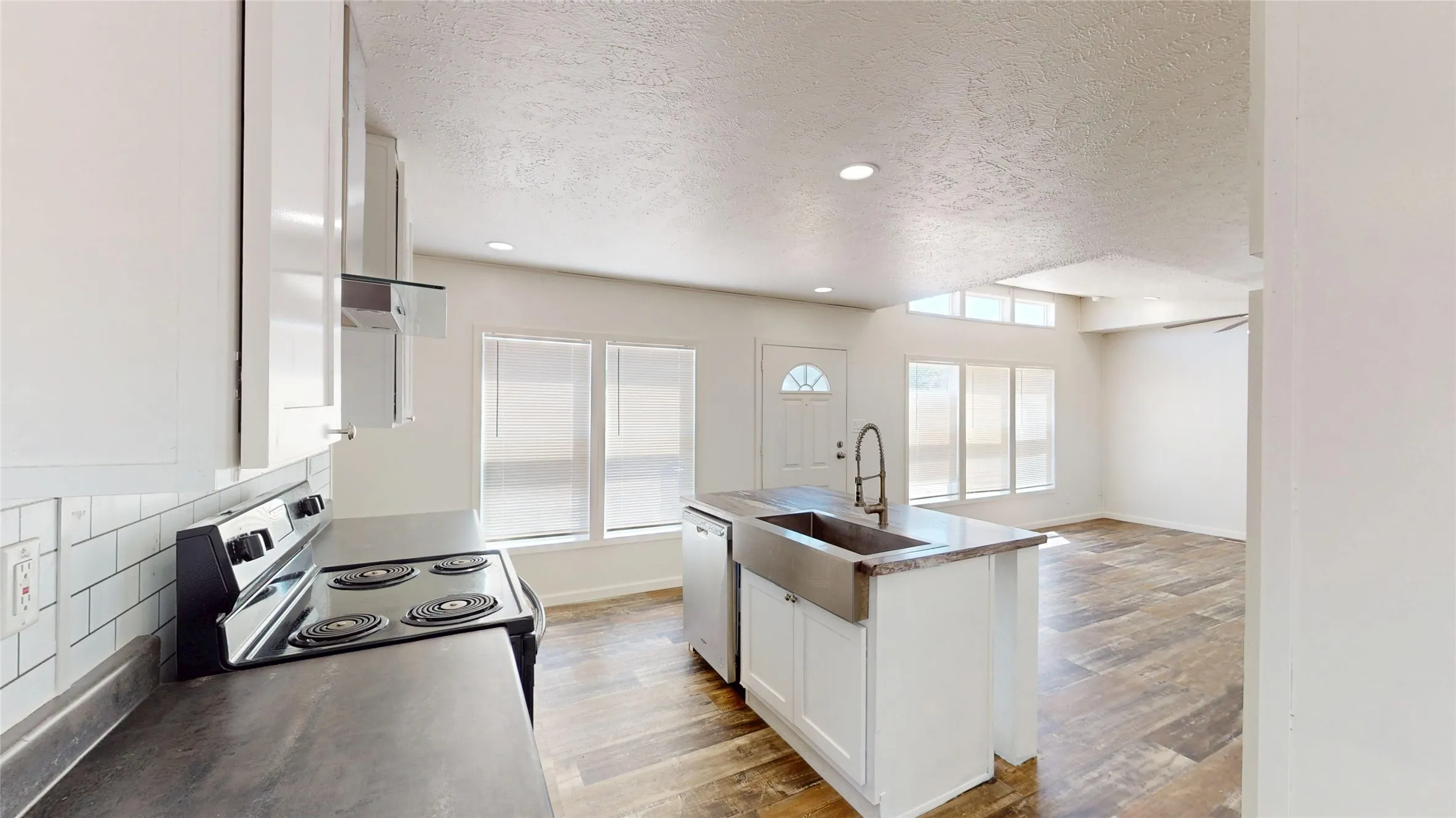 Mobile Home For Sale in Hood County , 2310 Balboa Court, Granbury, Texas 76048, 3 Bedroom, 2 Bathroom, Garage spaces, 1,216 Sqft, built in 2021, mls#21367044, Real Estate Agent in Granbury, Homes For Sale in Hood county, Homes For Sale in Granbury, Realtor in Granbury Texas, Real Estate Brokerage Independent Realty Texas, Luminita Cordes Realtor