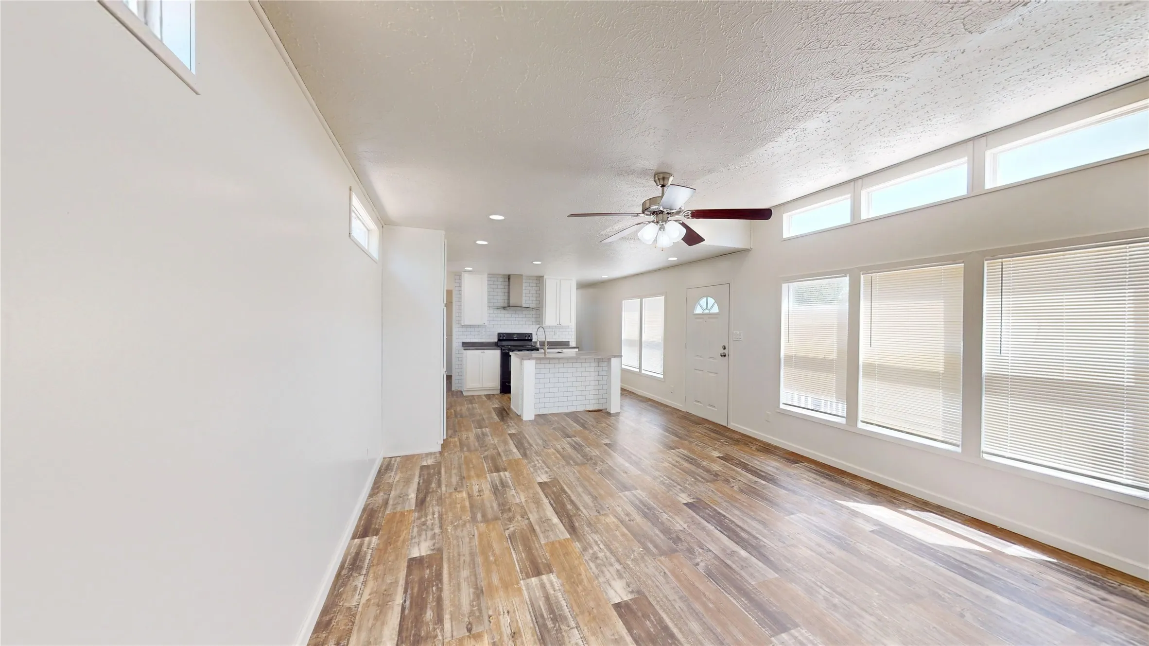 Mobile Home For Sale in Hood County , 2310 Balboa Court, Granbury, Texas 76048, 3 Bedroom, 2 Bathroom, Garage spaces, 1,216 Sqft, built in 2021, mls#21367044, Real Estate Agent in Granbury, Homes For Sale in Hood county, Homes For Sale in Granbury, Realtor in Granbury Texas, Real Estate Brokerage Independent Realty Texas, Luminita Cordes Realtor