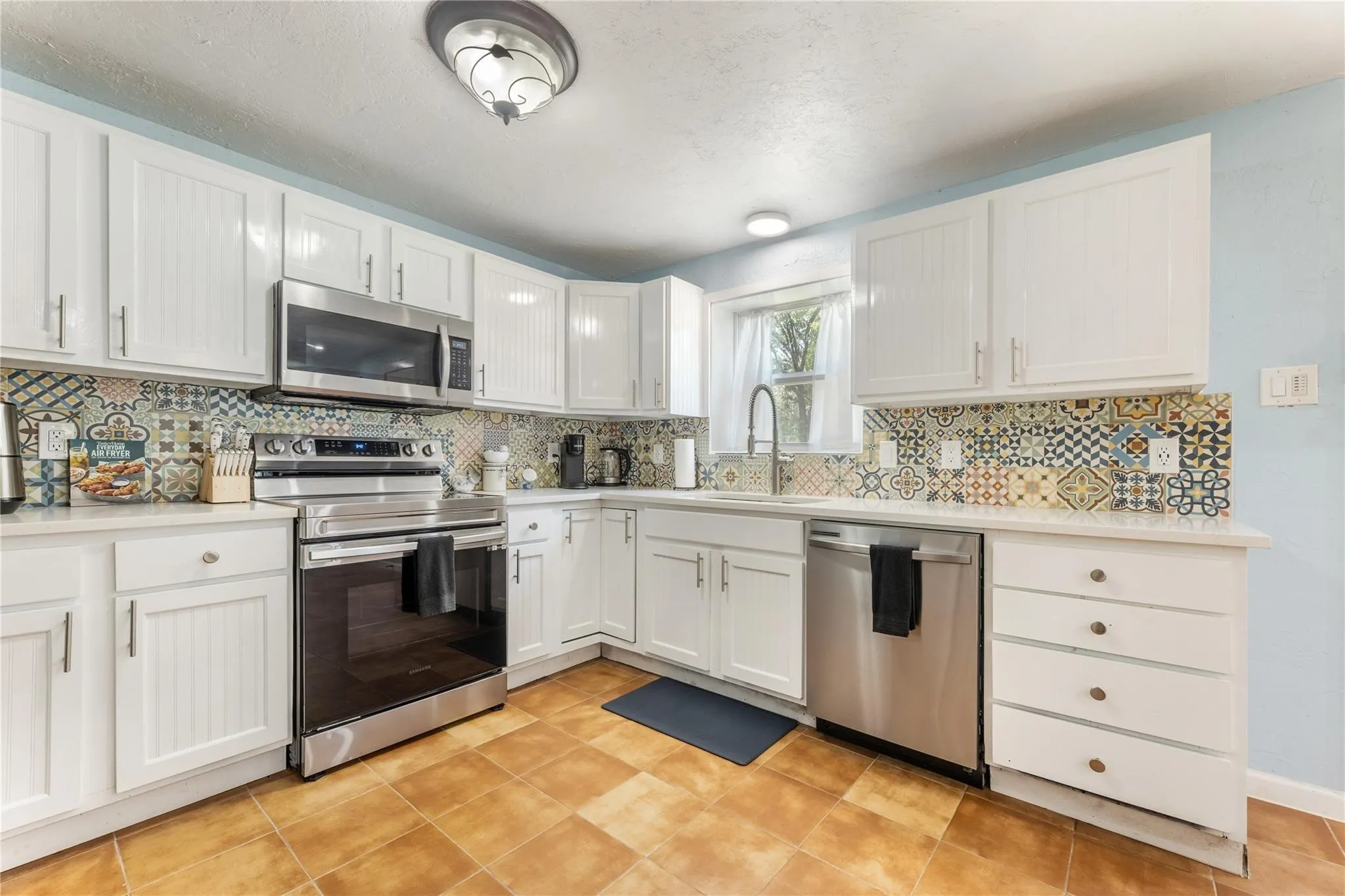 Single Family Residence For Sale in Hunt County , 9910 Archer Lane, Quinlan, Texas 75474, 3 Bedroom, 4 Bathroom, Garage spaces, 2,306 Sqft, built in 1966, mls#21365417, Real Estate Agent in Quinlan, Homes For Sale in Hunt county, Homes For Sale in Quinlan, Realtor in Quinlan Texas, Real Estate Brokerage Independent Realty Texas, Luminita Cordes Realtor