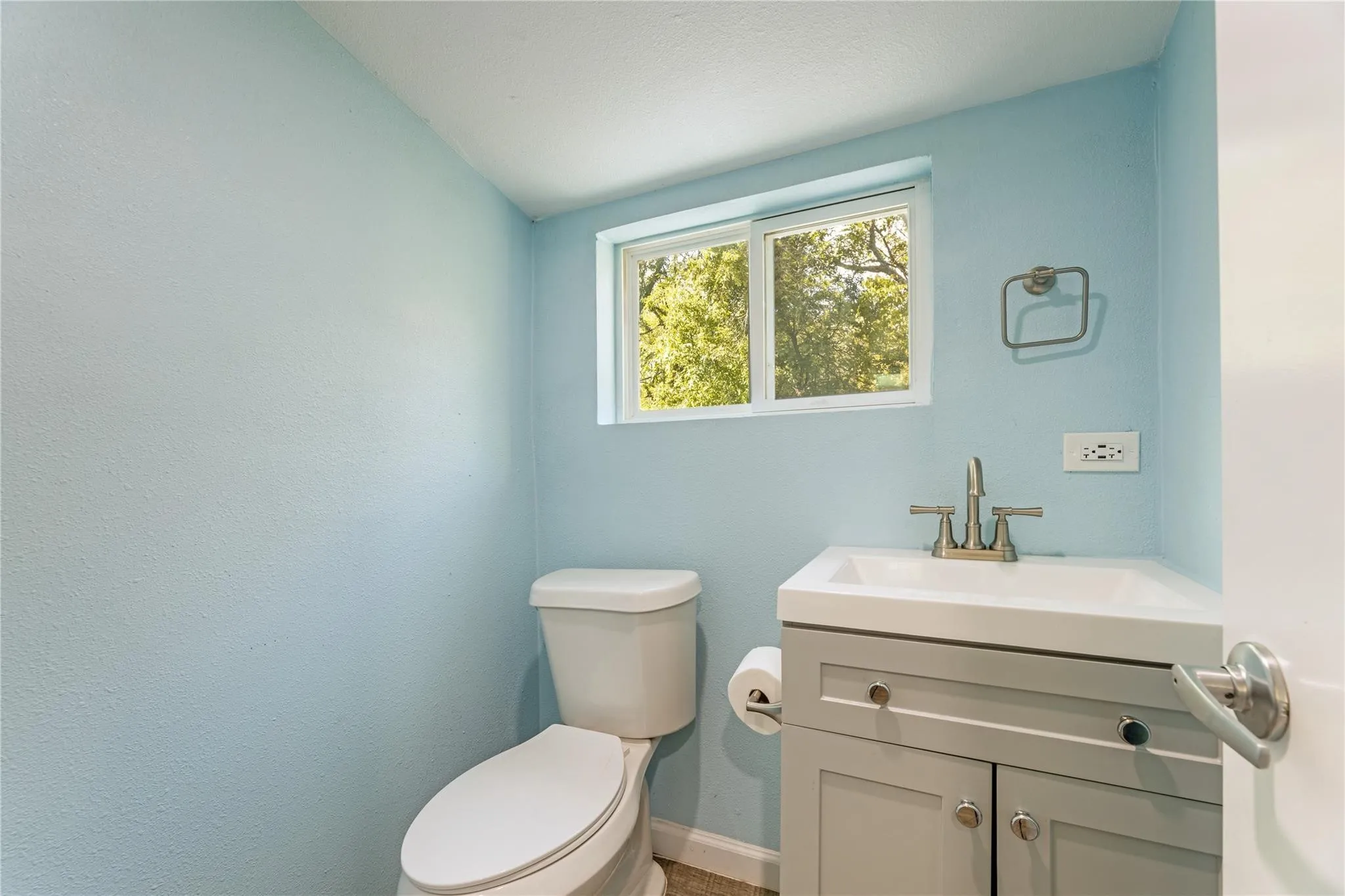Single Family Residence For Sale in Hunt County , 9910 Archer Lane, Quinlan, Texas 75474, 3 Bedroom, 4 Bathroom, Garage spaces, 2,306 Sqft, built in 1966, mls#21365417, Real Estate Agent in Quinlan, Homes For Sale in Hunt county, Homes For Sale in Quinlan, Realtor in Quinlan Texas, Real Estate Brokerage Independent Realty Texas, Luminita Cordes Realtor