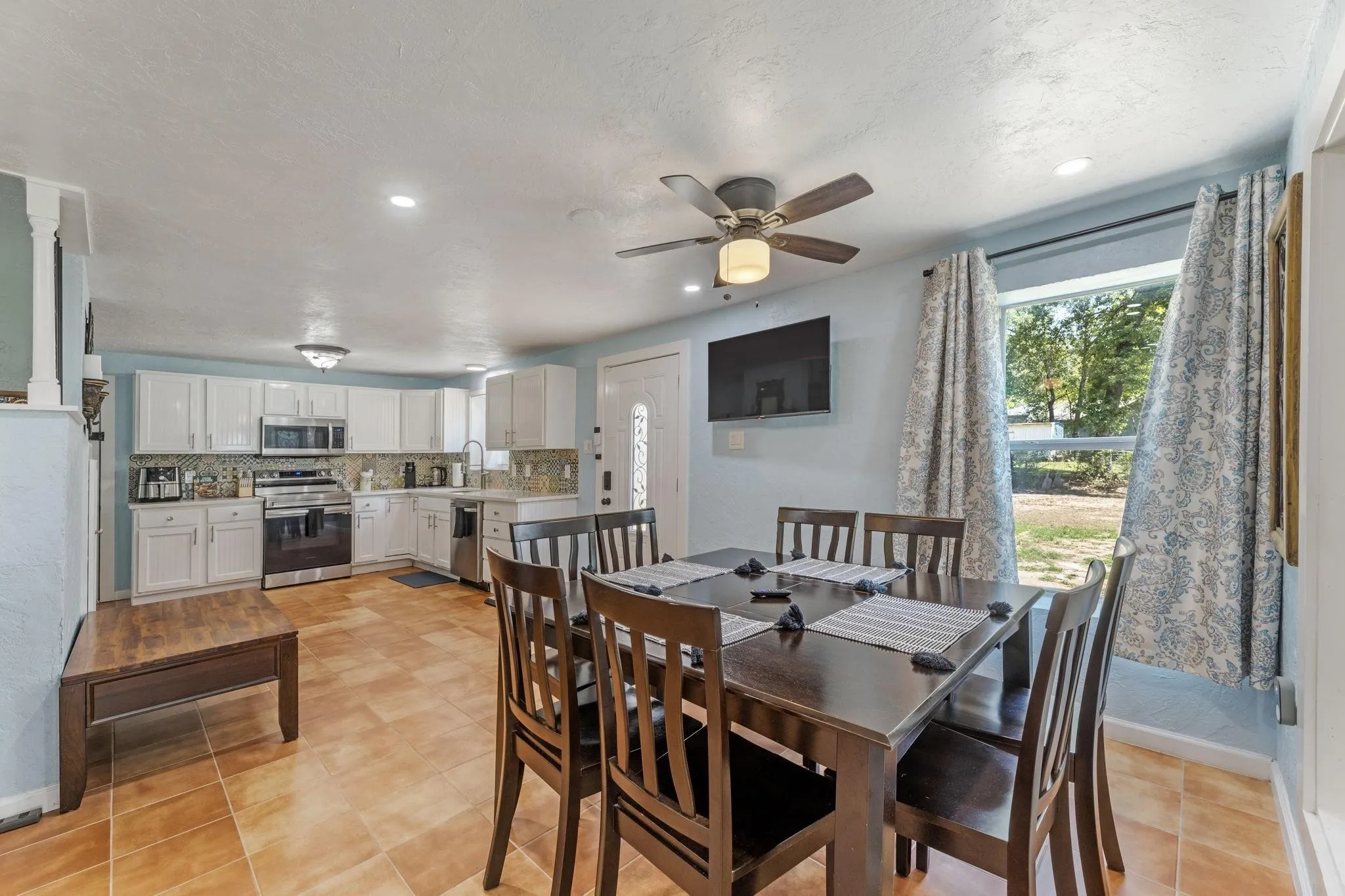 Single Family Residence For Sale in Hunt County , 9910 Archer Lane, Quinlan, Texas 75474, 3 Bedroom, 4 Bathroom, Garage spaces, 2,306 Sqft, built in 1966, mls#21365417, Real Estate Agent in Quinlan, Homes For Sale in Hunt county, Homes For Sale in Quinlan, Realtor in Quinlan Texas, Real Estate Brokerage Independent Realty Texas, Luminita Cordes Realtor