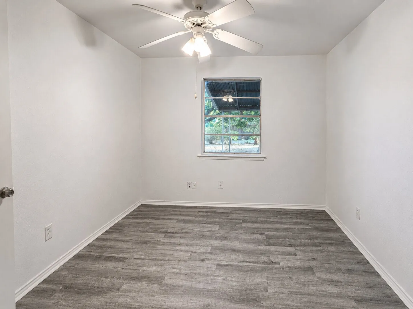 Single Family Residence For Sale in Dallas County , 4805 Mistletoe Way, Mesquite, Texas 75150, 3 Bedroom, 2 Bathroom, 1 Garage spaces, 1,078 Sqft, built in 1960, mls#21366211, Real Estate Agent in Mesquite, Homes For Sale in Dallas county, Homes For Sale in Mesquite, Realtor in Mesquite Texas, Real Estate Brokerage Independent Realty Texas, Luminita Cordes Realtor