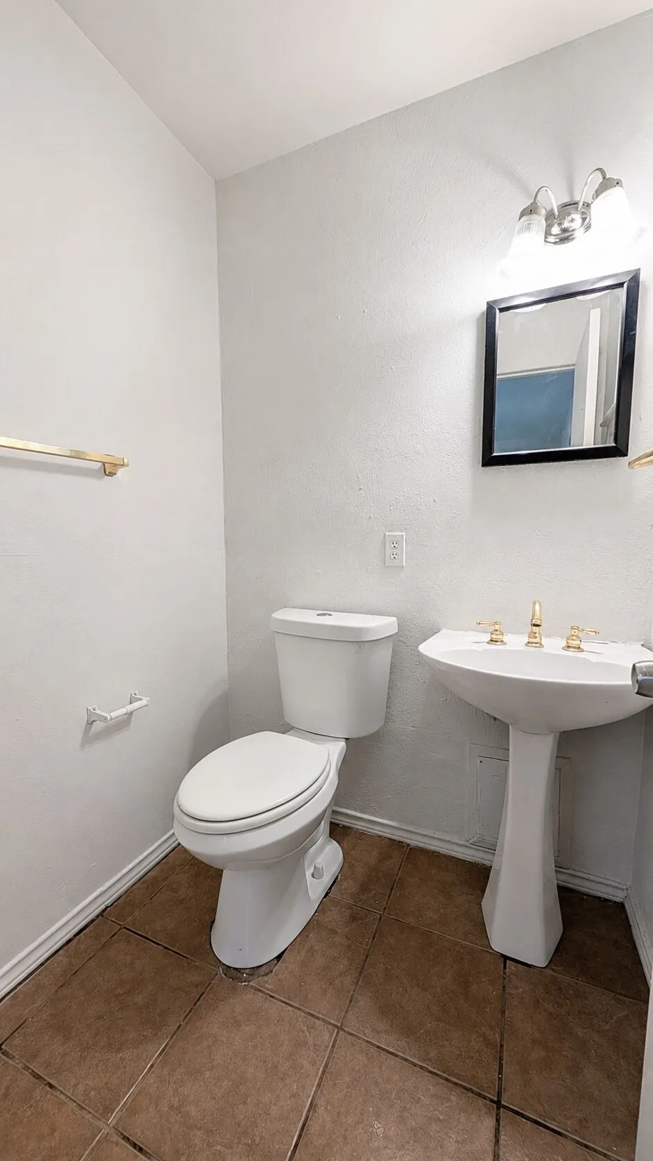 Single Family Residence For Sale in Dallas County , 4805 Mistletoe Way, Mesquite, Texas 75150, 3 Bedroom, 2 Bathroom, 1 Garage spaces, 1,078 Sqft, built in 1960, mls#21366211, Real Estate Agent in Mesquite, Homes For Sale in Dallas county, Homes For Sale in Mesquite, Realtor in Mesquite Texas, Real Estate Brokerage Independent Realty Texas, Luminita Cordes Realtor