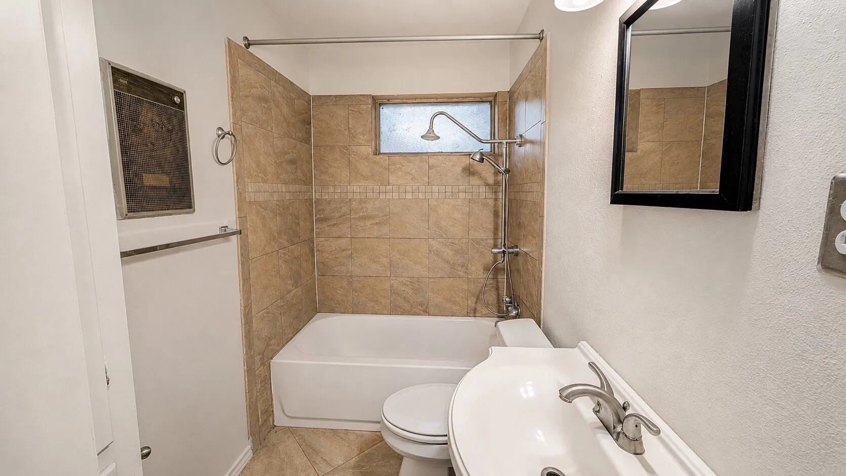 Single Family Residence For Sale in Dallas County , 4805 Mistletoe Way, Mesquite, Texas 75150, 3 Bedroom, 2 Bathroom, 1 Garage spaces, 1,078 Sqft, built in 1960, mls#21366211, Real Estate Agent in Mesquite, Homes For Sale in Dallas county, Homes For Sale in Mesquite, Realtor in Mesquite Texas, Real Estate Brokerage Independent Realty Texas, Luminita Cordes Realtor