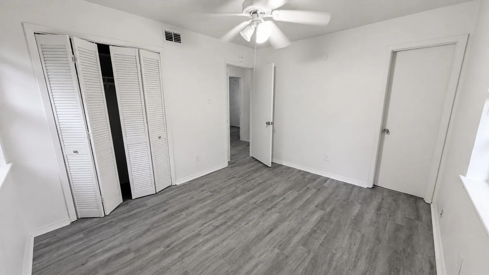 Single Family Residence For Sale in Dallas County , 4805 Mistletoe Way, Mesquite, Texas 75150, 3 Bedroom, 2 Bathroom, 1 Garage spaces, 1,078 Sqft, built in 1960, mls#21366211, Real Estate Agent in Mesquite, Homes For Sale in Dallas county, Homes For Sale in Mesquite, Realtor in Mesquite Texas, Real Estate Brokerage Independent Realty Texas, Luminita Cordes Realtor