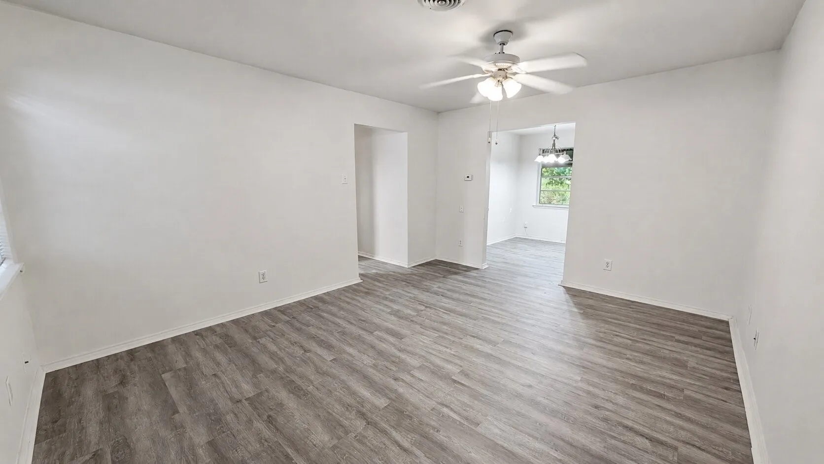 Single Family Residence For Sale in Dallas County , 4805 Mistletoe Way, Mesquite, Texas 75150, 3 Bedroom, 2 Bathroom, 1 Garage spaces, 1,078 Sqft, built in 1960, mls#21366211, Real Estate Agent in Mesquite, Homes For Sale in Dallas county, Homes For Sale in Mesquite, Realtor in Mesquite Texas, Real Estate Brokerage Independent Realty Texas, Luminita Cordes Realtor