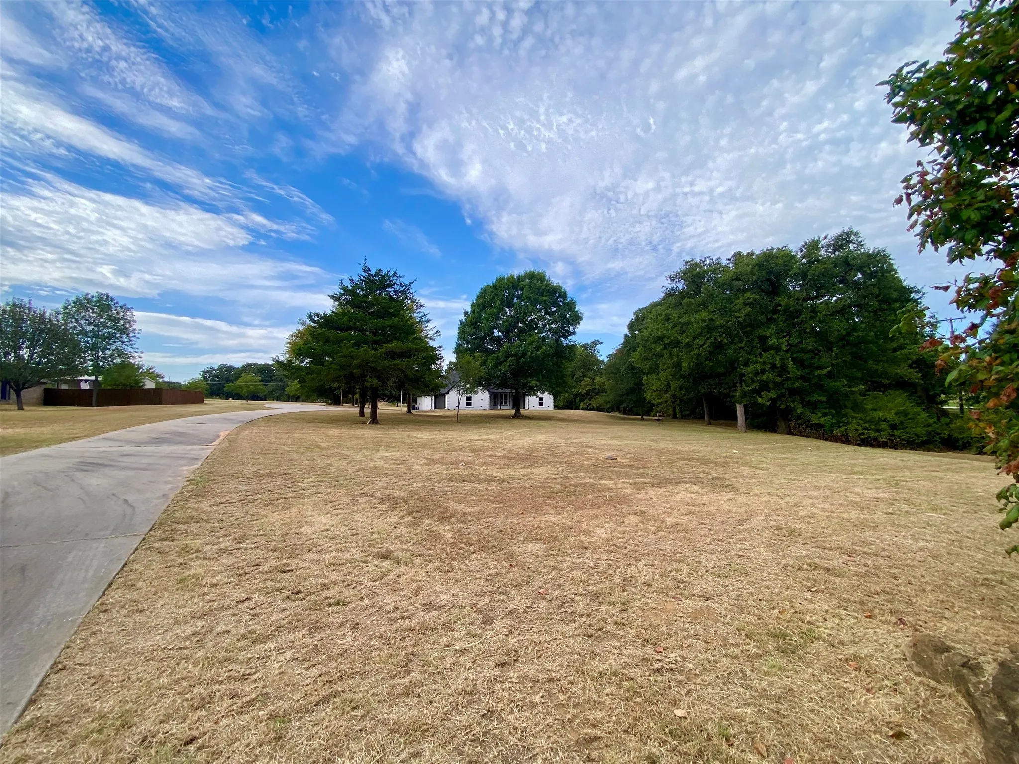 Single Family Residence For Sale in Grayson County , 4855 Woodlawn Road, Sherman, Texas 75090, 4 Bedroom, 3 Bathroom, 2 Garage spaces, 2,500 Sqft, built in 2003, mls#21365317, Real Estate Agent in Sherman, Homes For Sale in Grayson county, Homes For Sale in Sherman, Realtor in Sherman Texas, Real Estate Brokerage Independent Realty Texas, Luminita Cordes Realtor