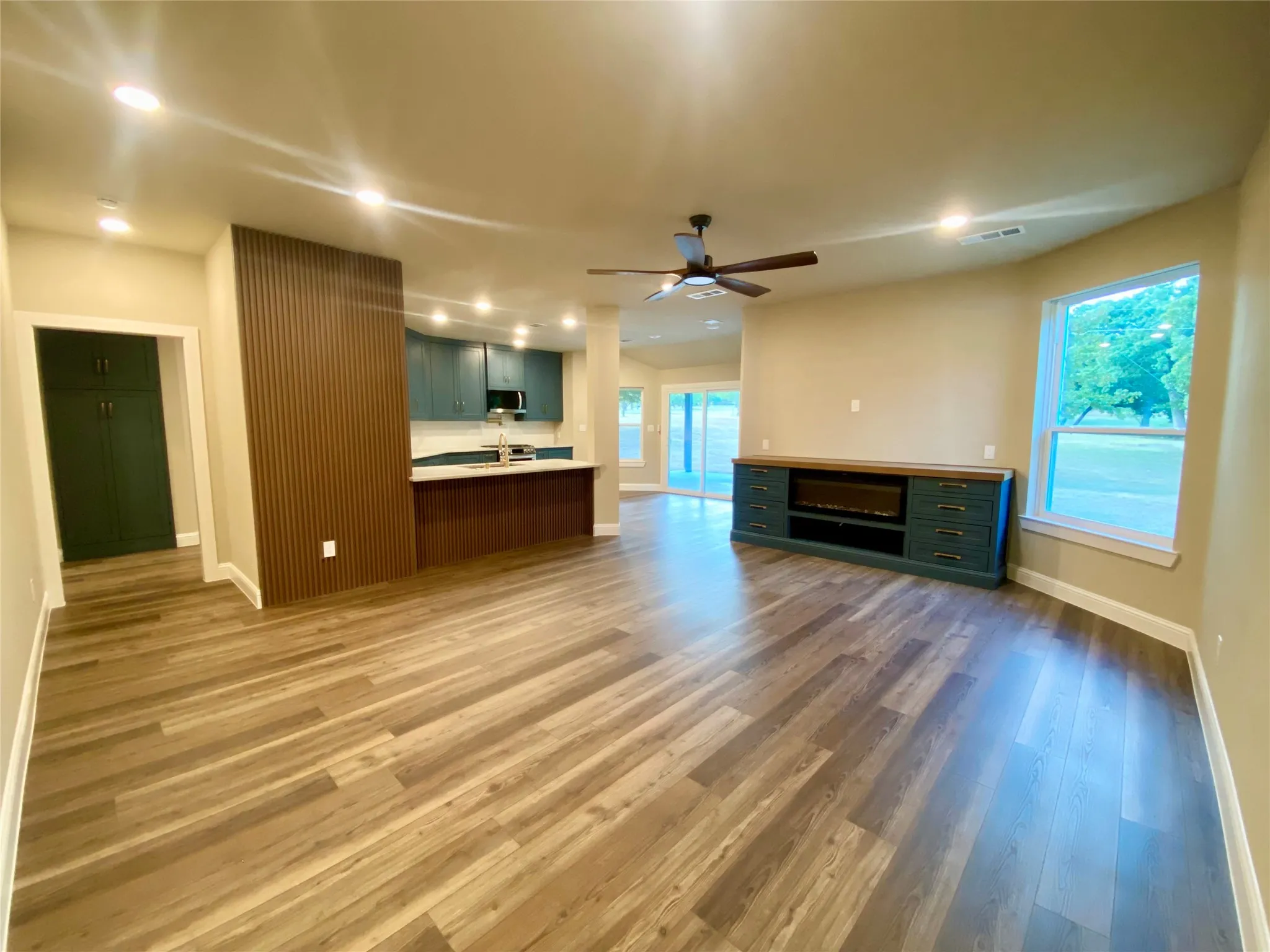 Single Family Residence For Sale in Grayson County , 4855 Woodlawn Road, Sherman, Texas 75090, 4 Bedroom, 3 Bathroom, 2 Garage spaces, 2,500 Sqft, built in 2003, mls#21365317, Real Estate Agent in Sherman, Homes For Sale in Grayson county, Homes For Sale in Sherman, Realtor in Sherman Texas, Real Estate Brokerage Independent Realty Texas, Luminita Cordes Realtor