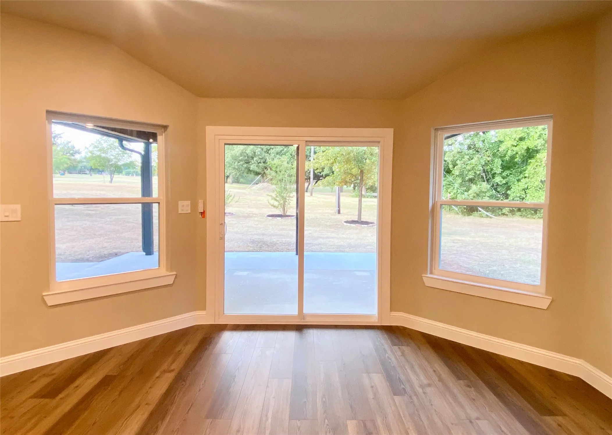Single Family Residence For Sale in Grayson County , 4855 Woodlawn Road, Sherman, Texas 75090, 4 Bedroom, 3 Bathroom, 2 Garage spaces, 2,500 Sqft, built in 2003, mls#21365317, Real Estate Agent in Sherman, Homes For Sale in Grayson county, Homes For Sale in Sherman, Realtor in Sherman Texas, Real Estate Brokerage Independent Realty Texas, Luminita Cordes Realtor