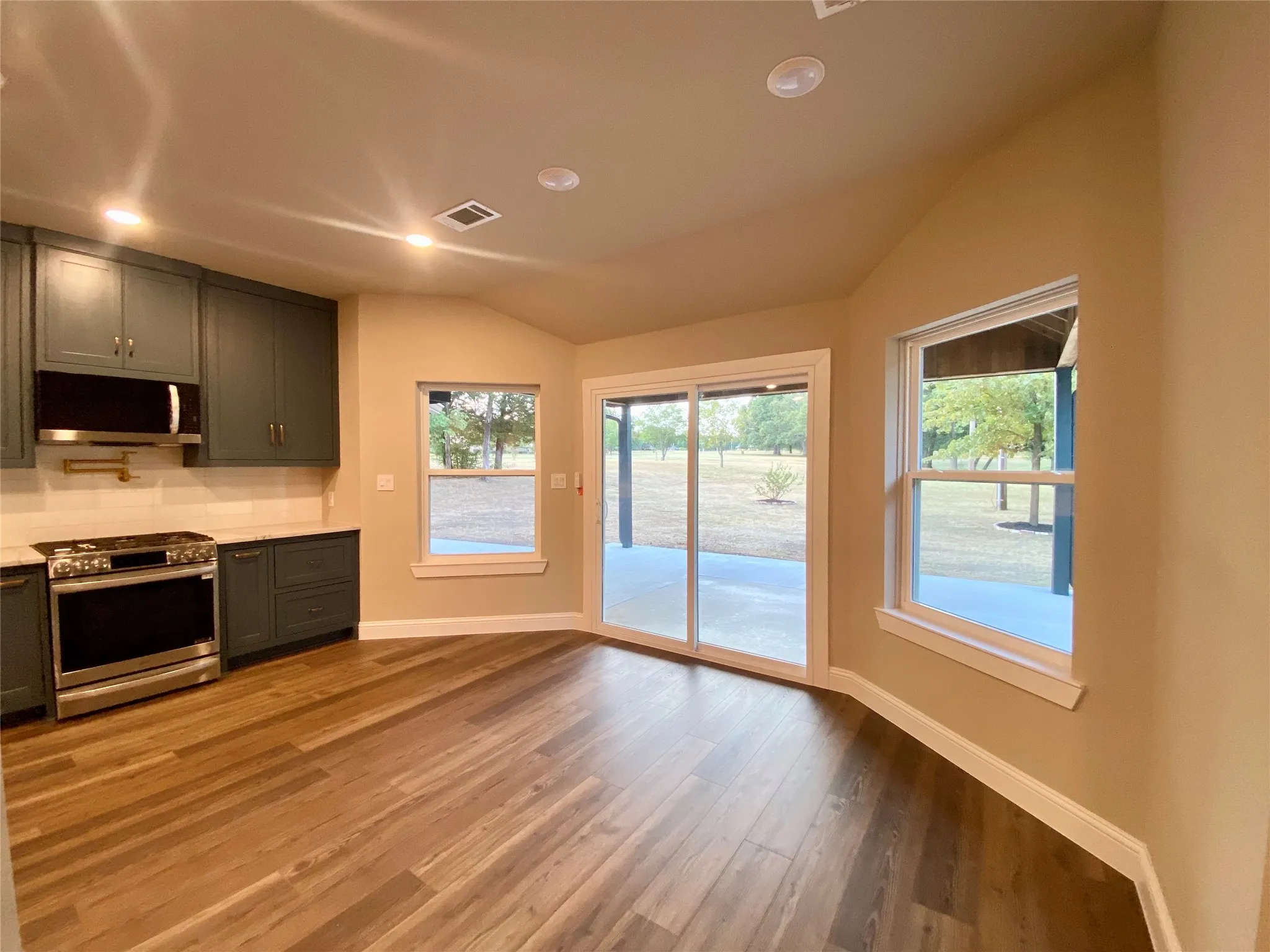Single Family Residence For Sale in Grayson County , 4855 Woodlawn Road, Sherman, Texas 75090, 4 Bedroom, 3 Bathroom, 2 Garage spaces, 2,500 Sqft, built in 2003, mls#21365317, Real Estate Agent in Sherman, Homes For Sale in Grayson county, Homes For Sale in Sherman, Realtor in Sherman Texas, Real Estate Brokerage Independent Realty Texas, Luminita Cordes Realtor