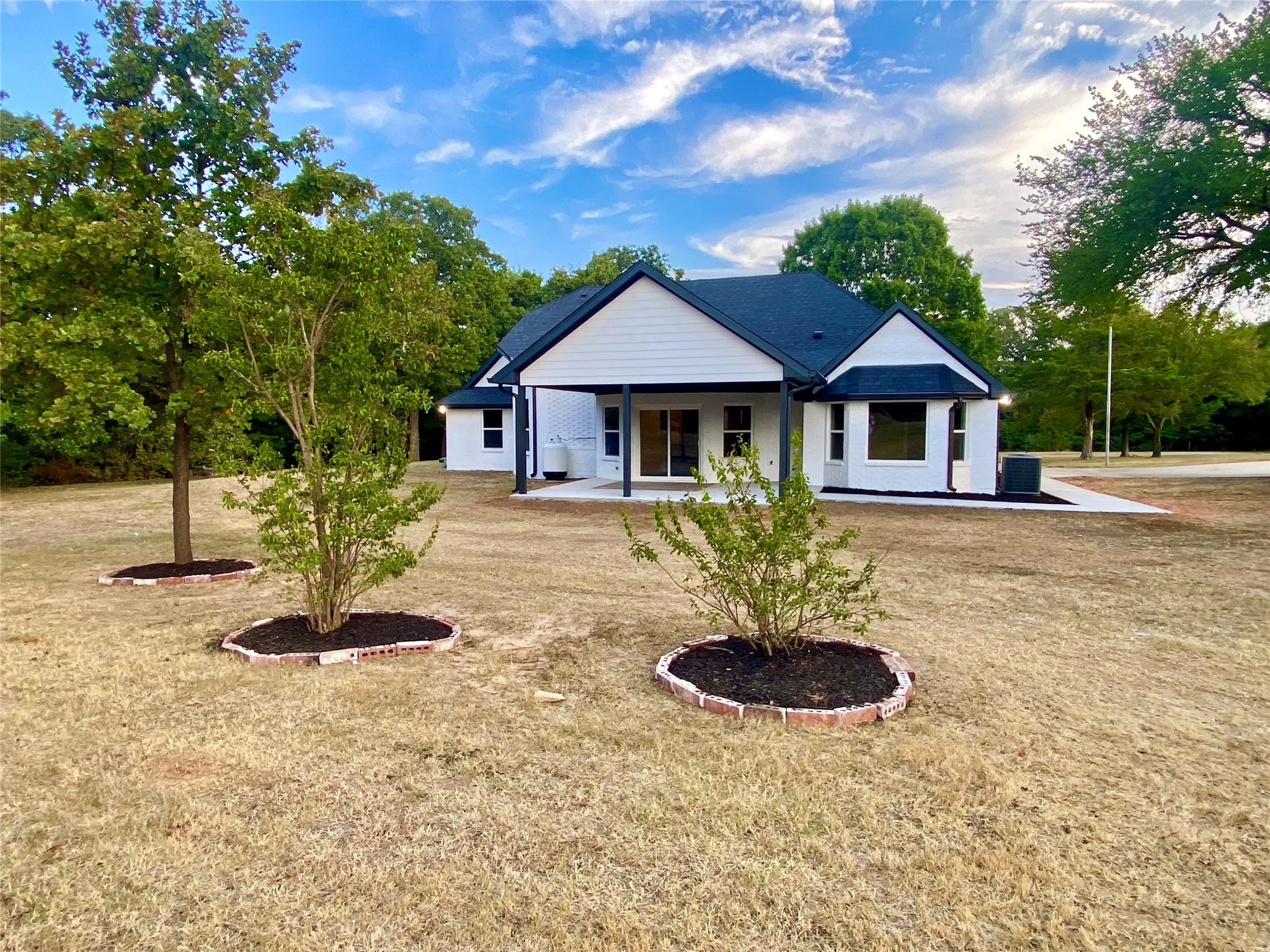 Single Family Residence For Sale in Grayson County , 4855 Woodlawn Road, Sherman, Texas 75090, 4 Bedroom, 3 Bathroom, 2 Garage spaces, 2,500 Sqft, built in 2003, mls#21365317, Real Estate Agent in Sherman, Homes For Sale in Grayson county, Homes For Sale in Sherman, Realtor in Sherman Texas, Real Estate Brokerage Independent Realty Texas, Luminita Cordes Realtor