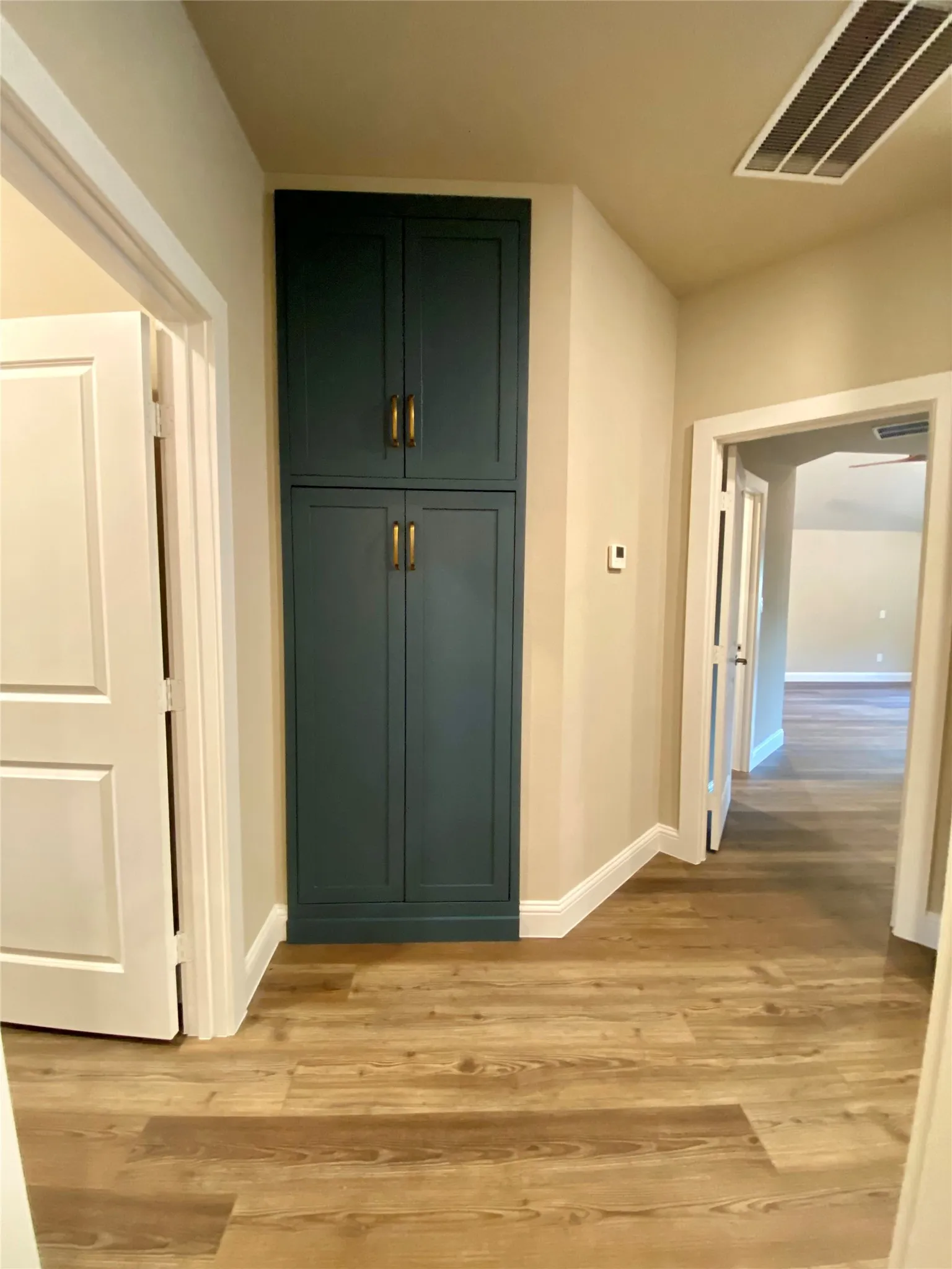 Single Family Residence For Sale in Grayson County , 4855 Woodlawn Road, Sherman, Texas 75090, 4 Bedroom, 3 Bathroom, 2 Garage spaces, 2,500 Sqft, built in 2003, mls#21365317, Real Estate Agent in Sherman, Homes For Sale in Grayson county, Homes For Sale in Sherman, Realtor in Sherman Texas, Real Estate Brokerage Independent Realty Texas, Luminita Cordes Realtor